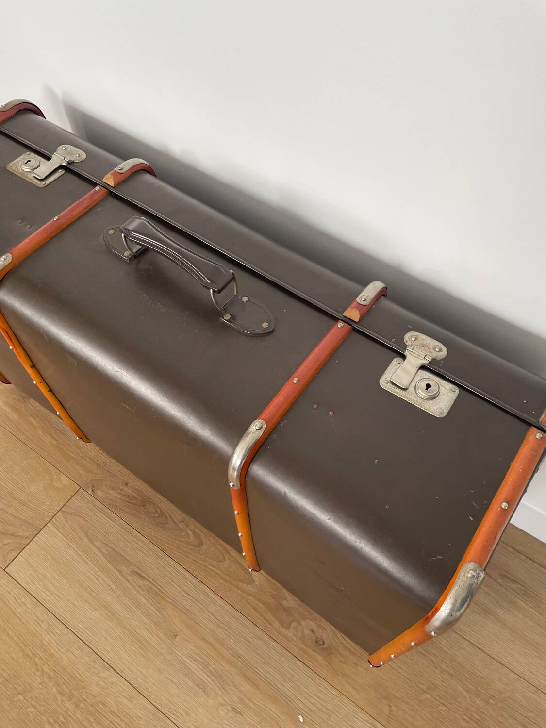 Old storage trunk / suitcase