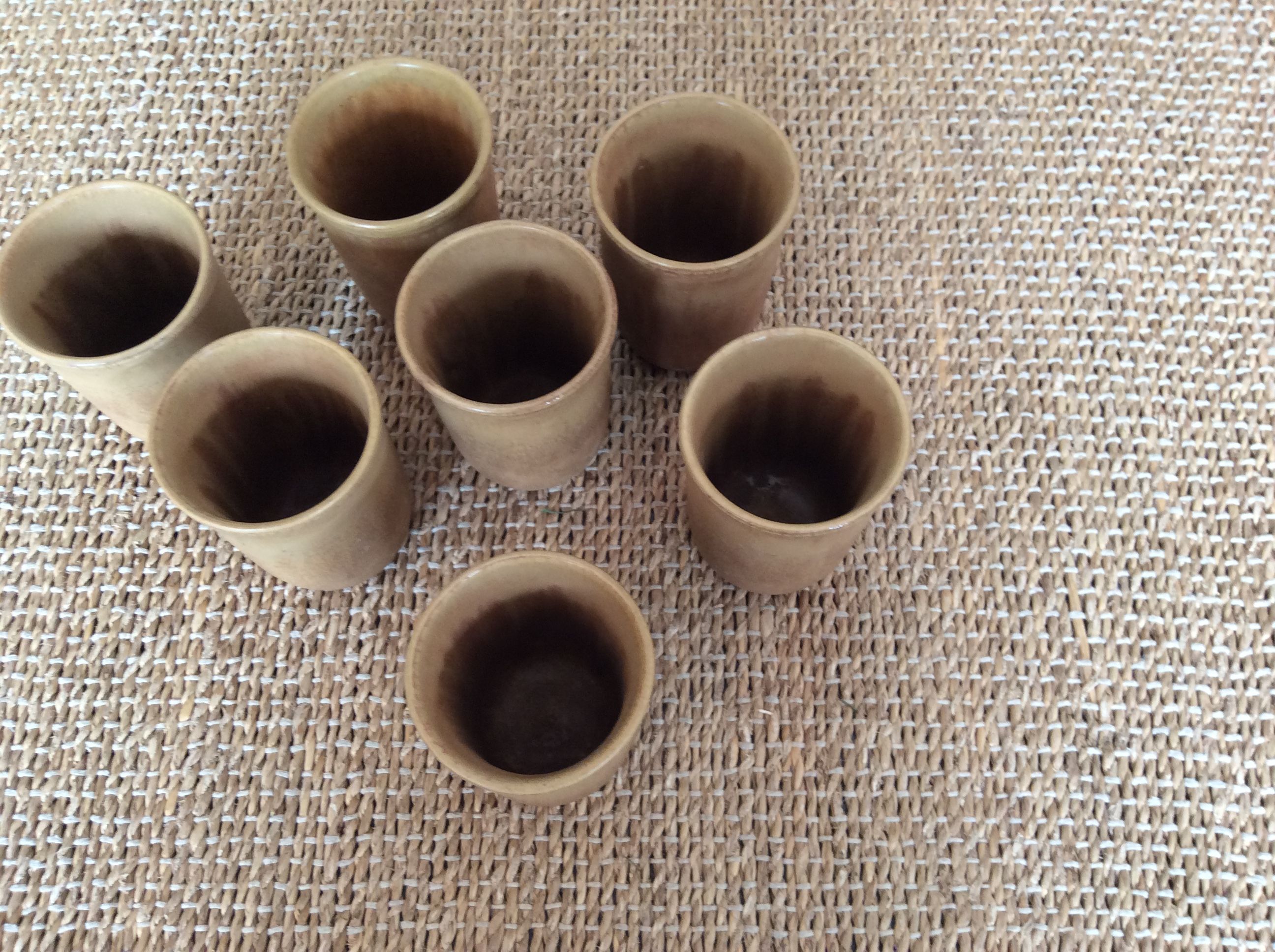 7 tasses en grès