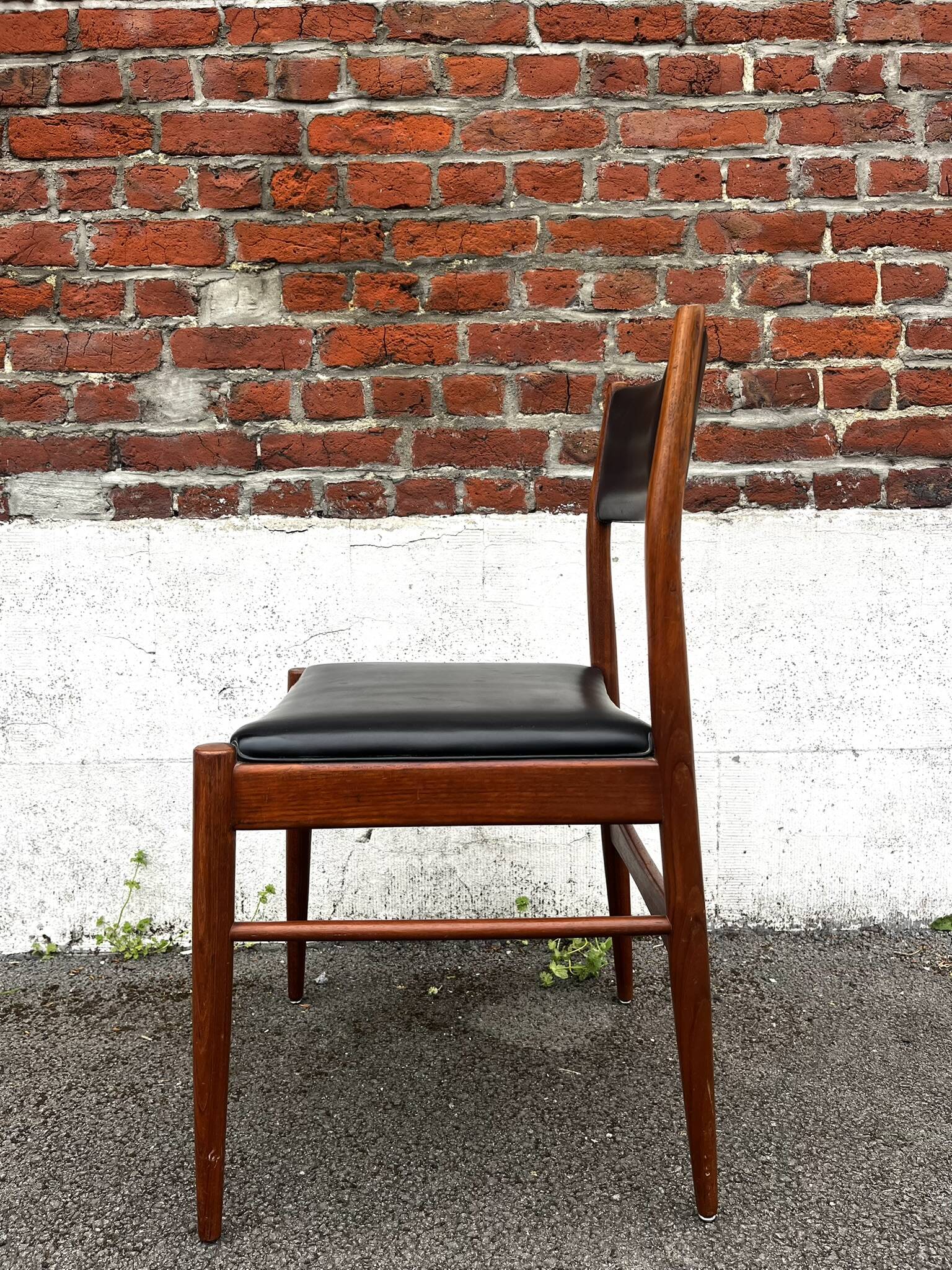 Set of 2 vintage Scandinavian chairs in wood and black faux leather.