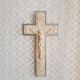 Crucifix en aluminium vintage