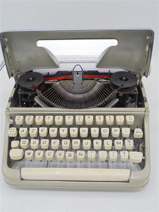Typewriter Olympia Monica