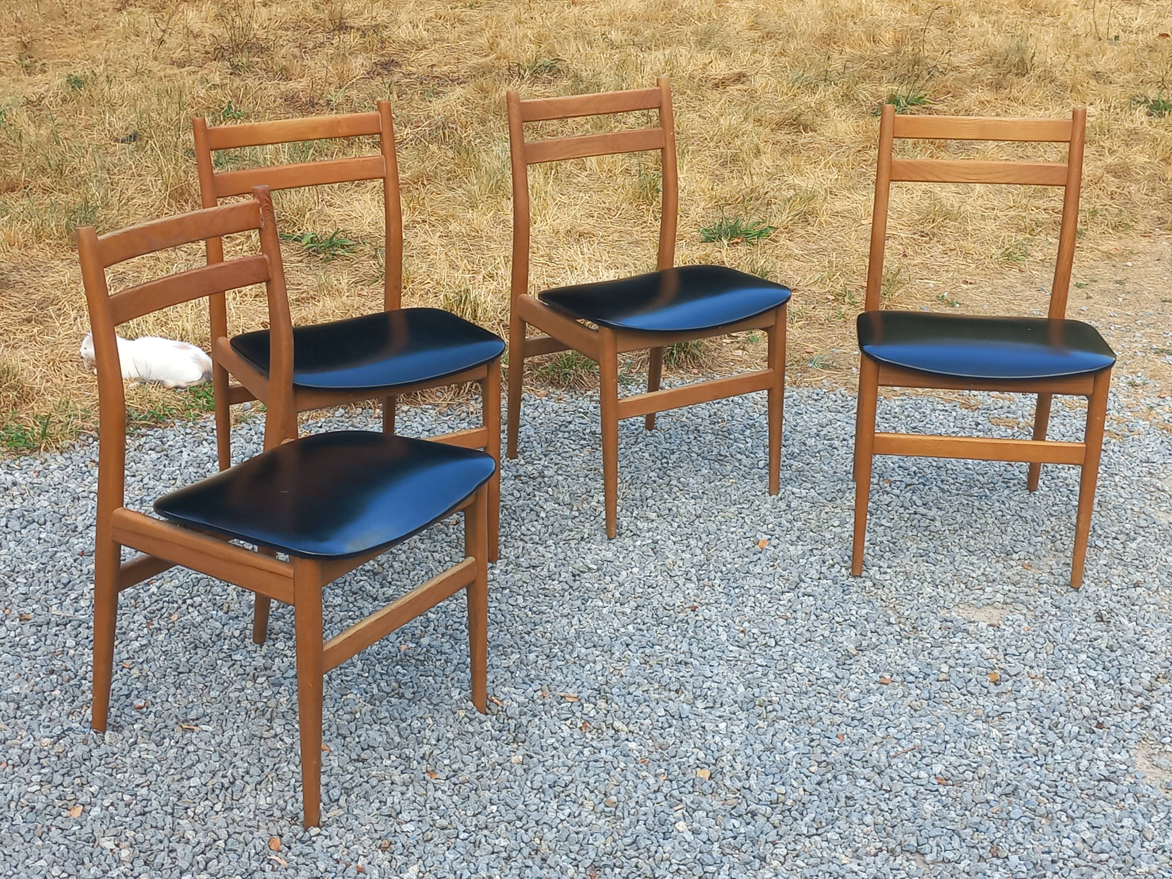 Set of 4 Scandinavian-style teak chairs from the 1970s.