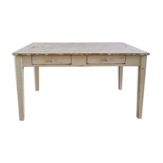 Farm table