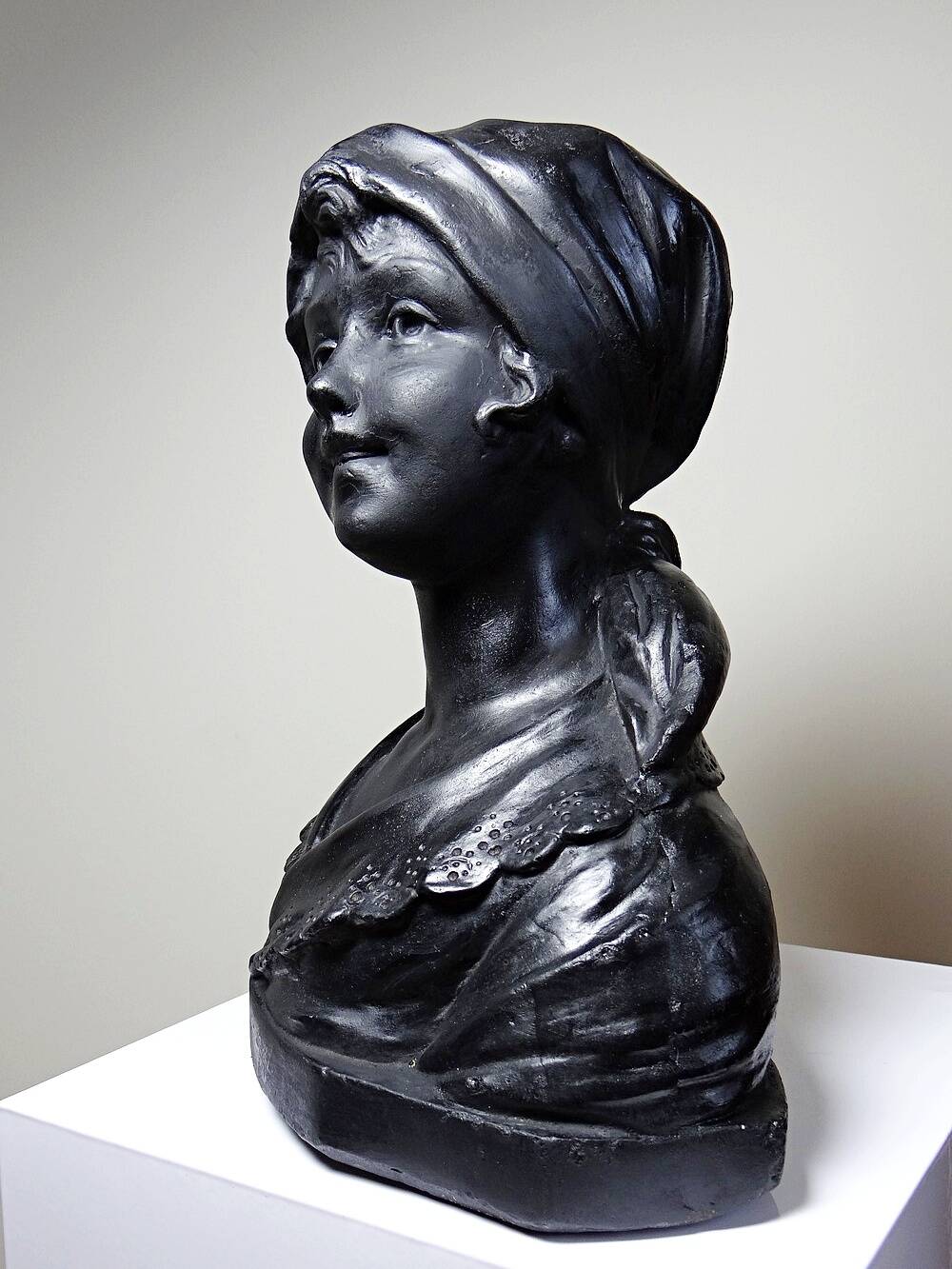 Plaster bust of a young woman 1900-1930 monochrome Citti & Frère