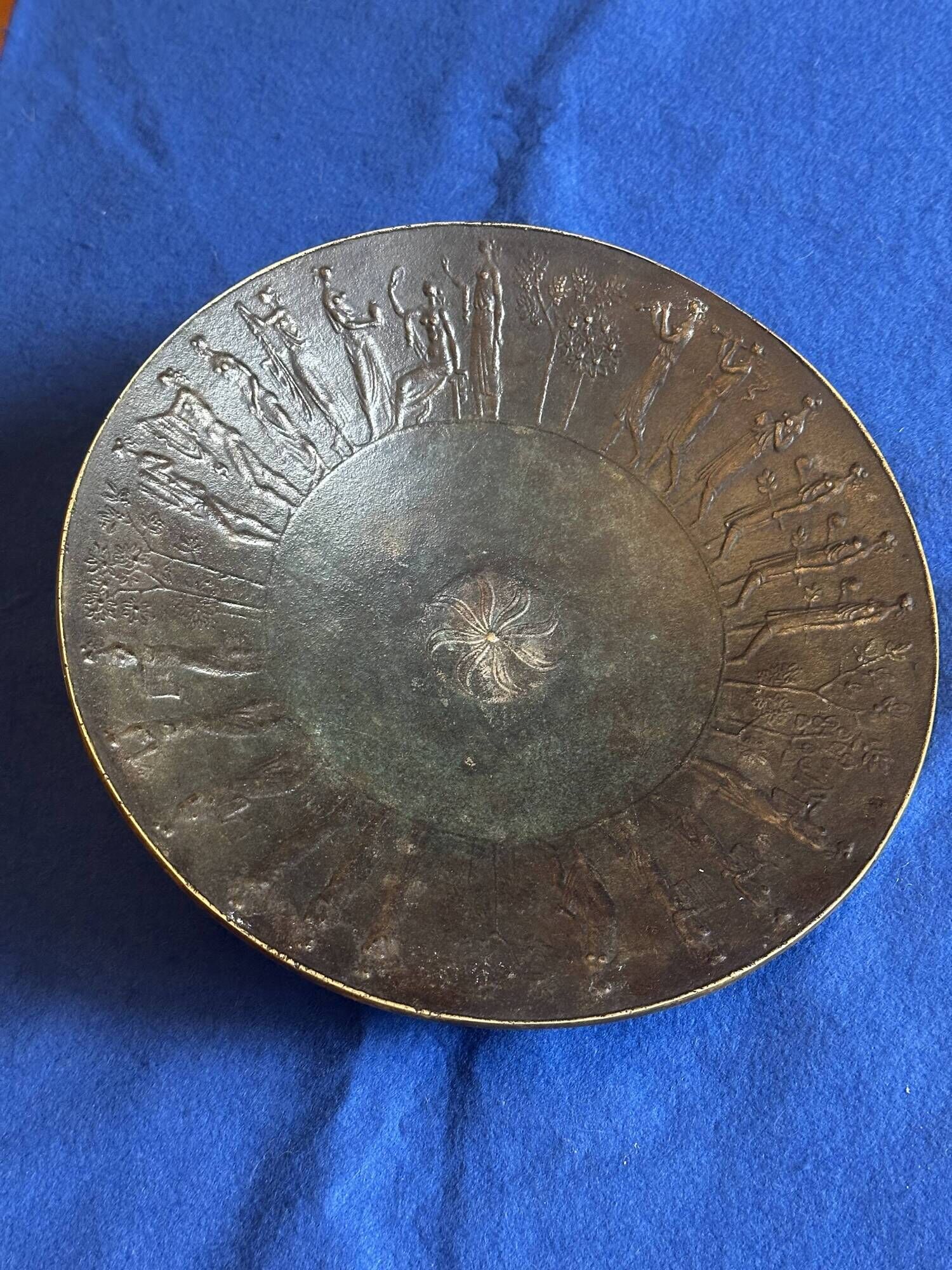 Offering dish / Almsgiving dish in solid bronze