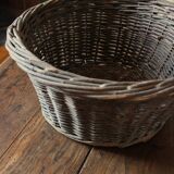 Round wicker basket with a patina