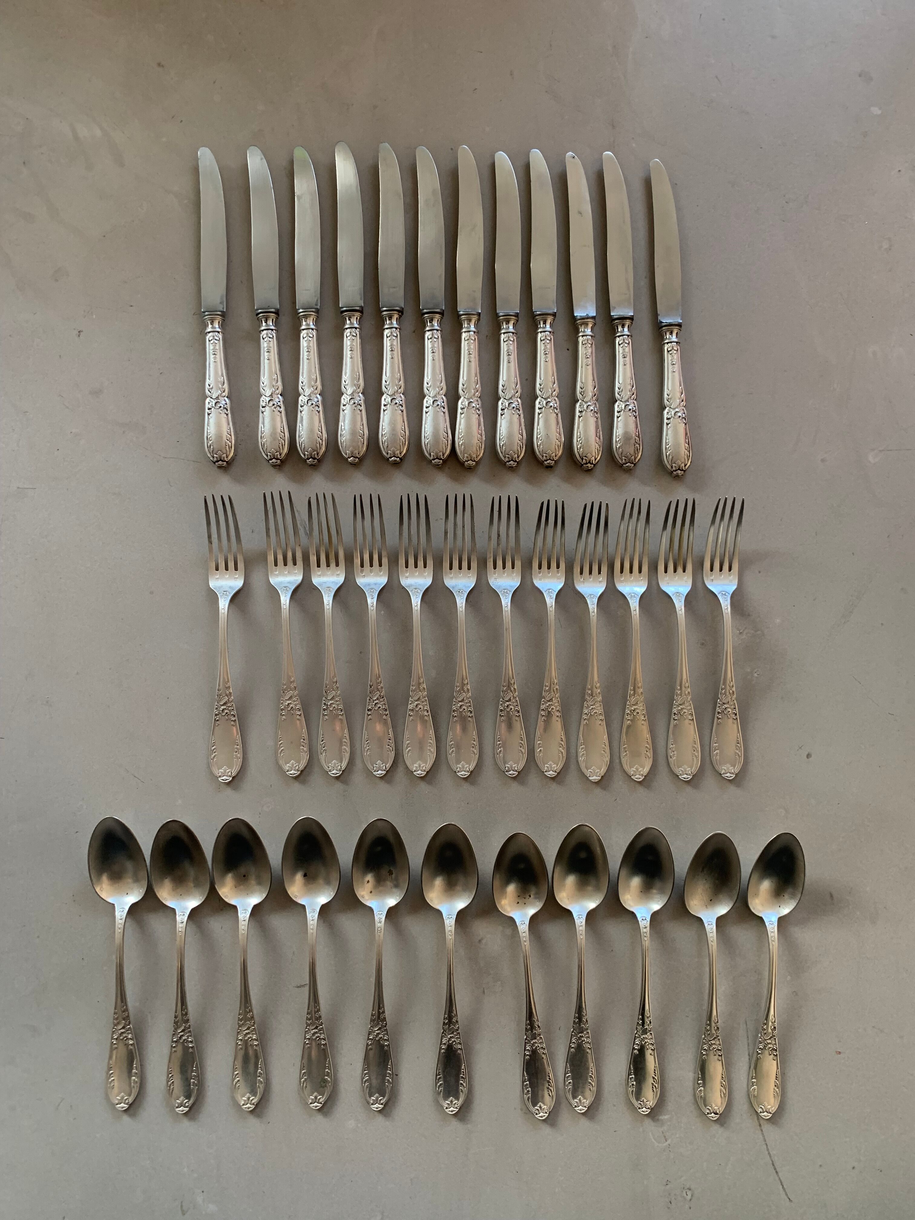 Housewife 35 place settings SFAM