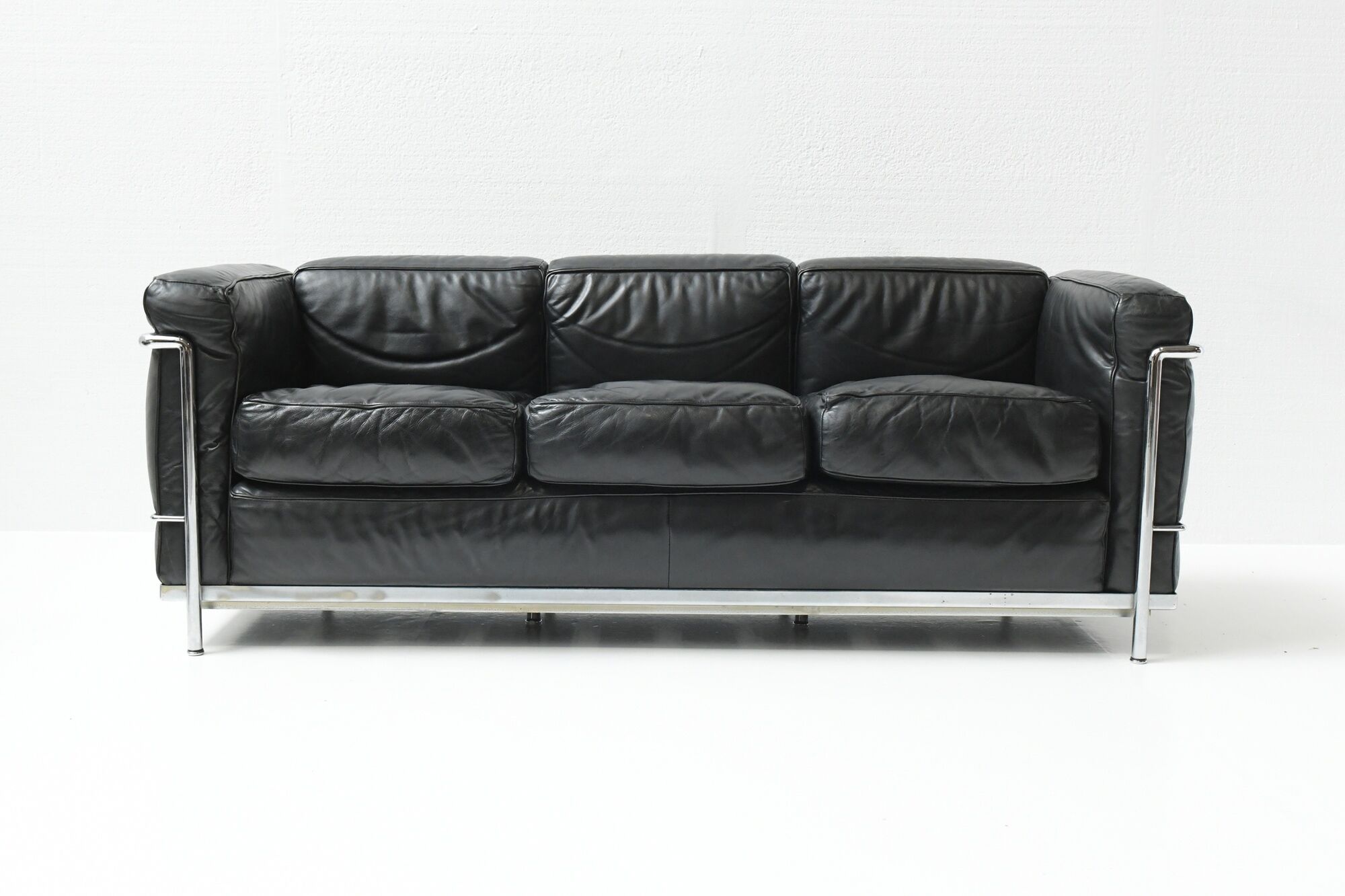 Vintage LC-2 in black leather by Le Corbusier, Jeanneret & Perriand for Cassina