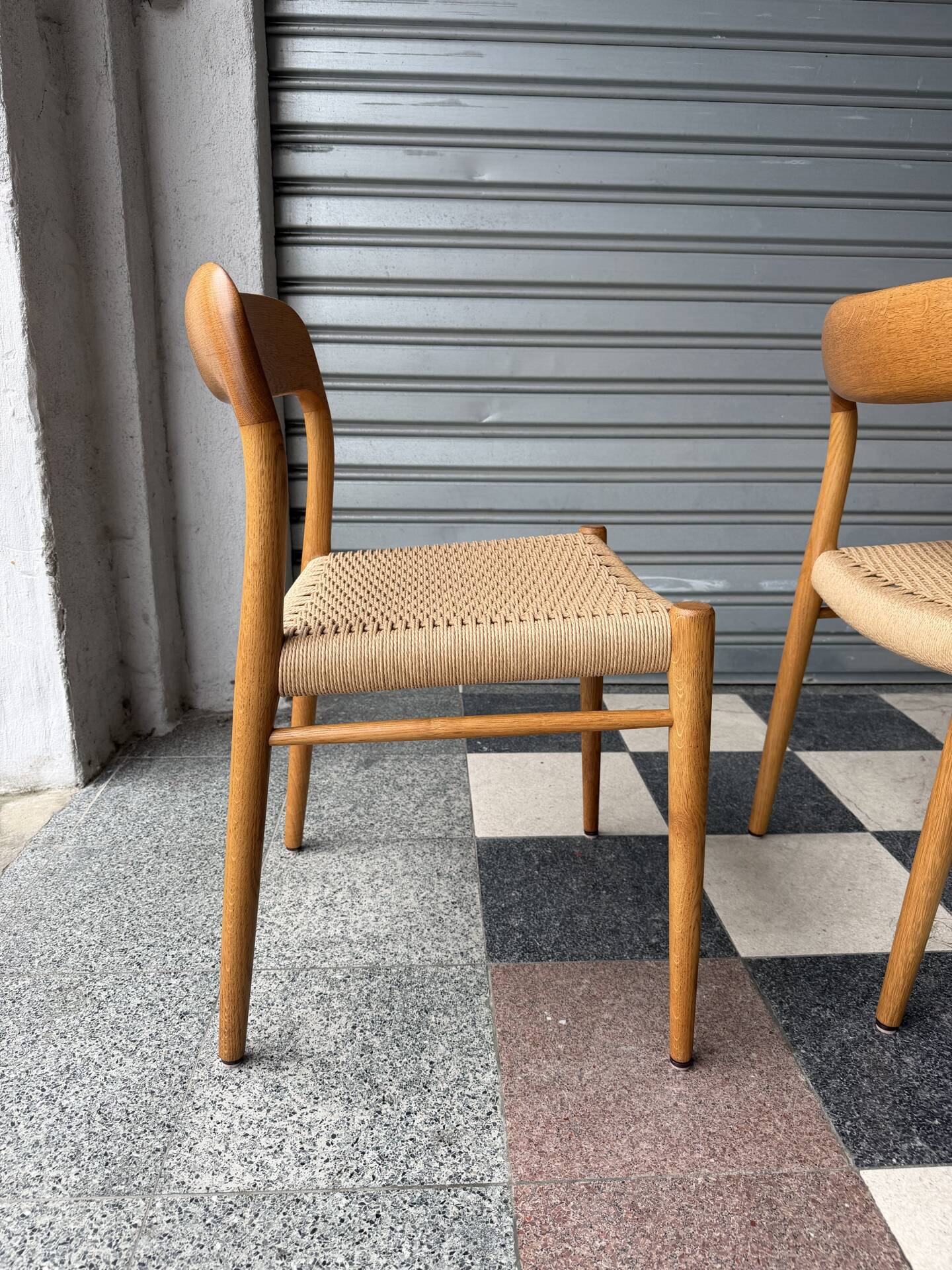 Set of 4 Møller 75 chairs in oak