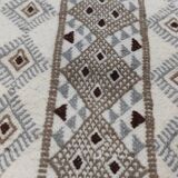 Tapis blanc à motifs berbères tissé mains