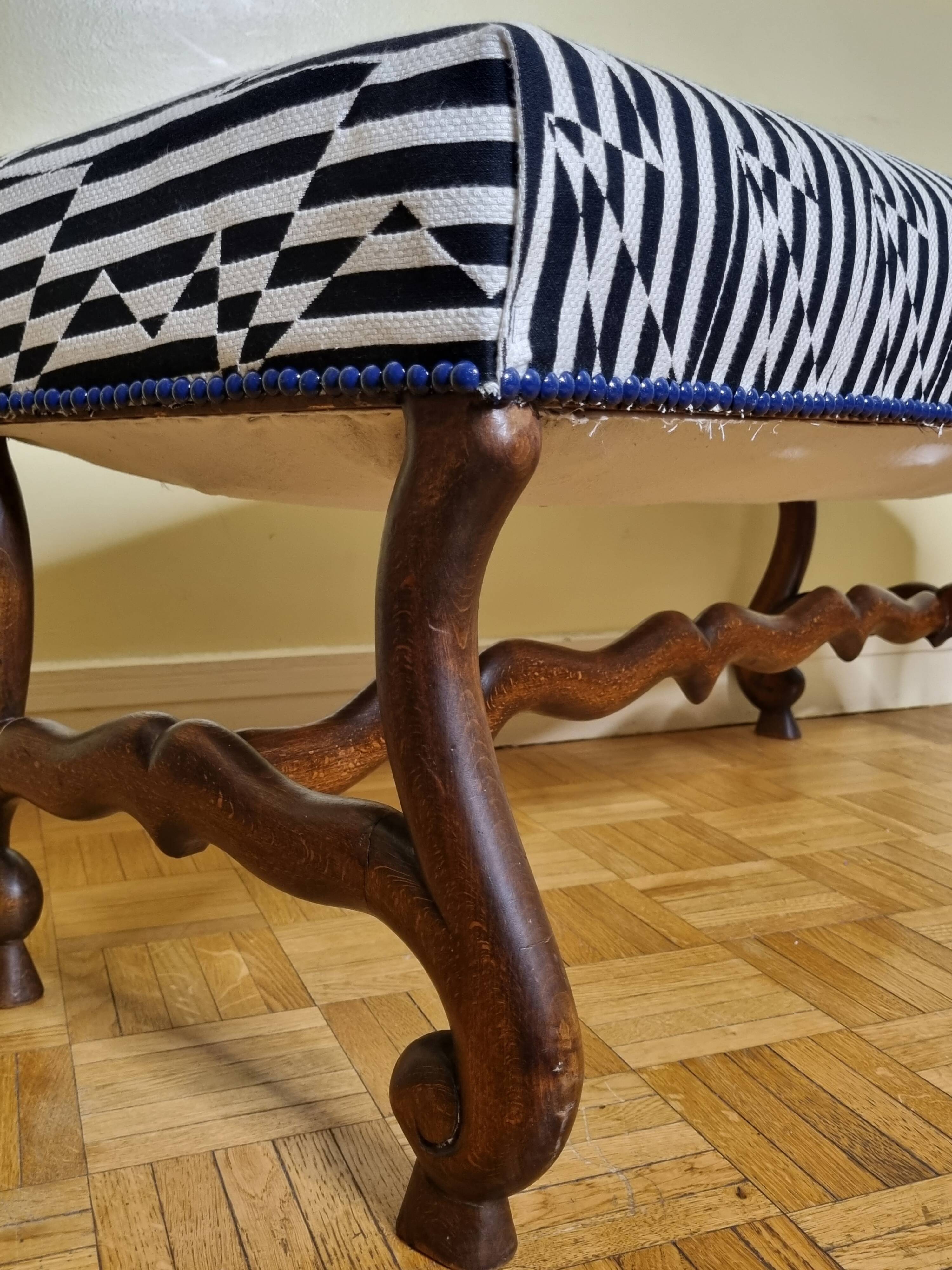 Vintage reupholstered solid wood footboard bench, kirkbydesign publisher fabric, 88 cm