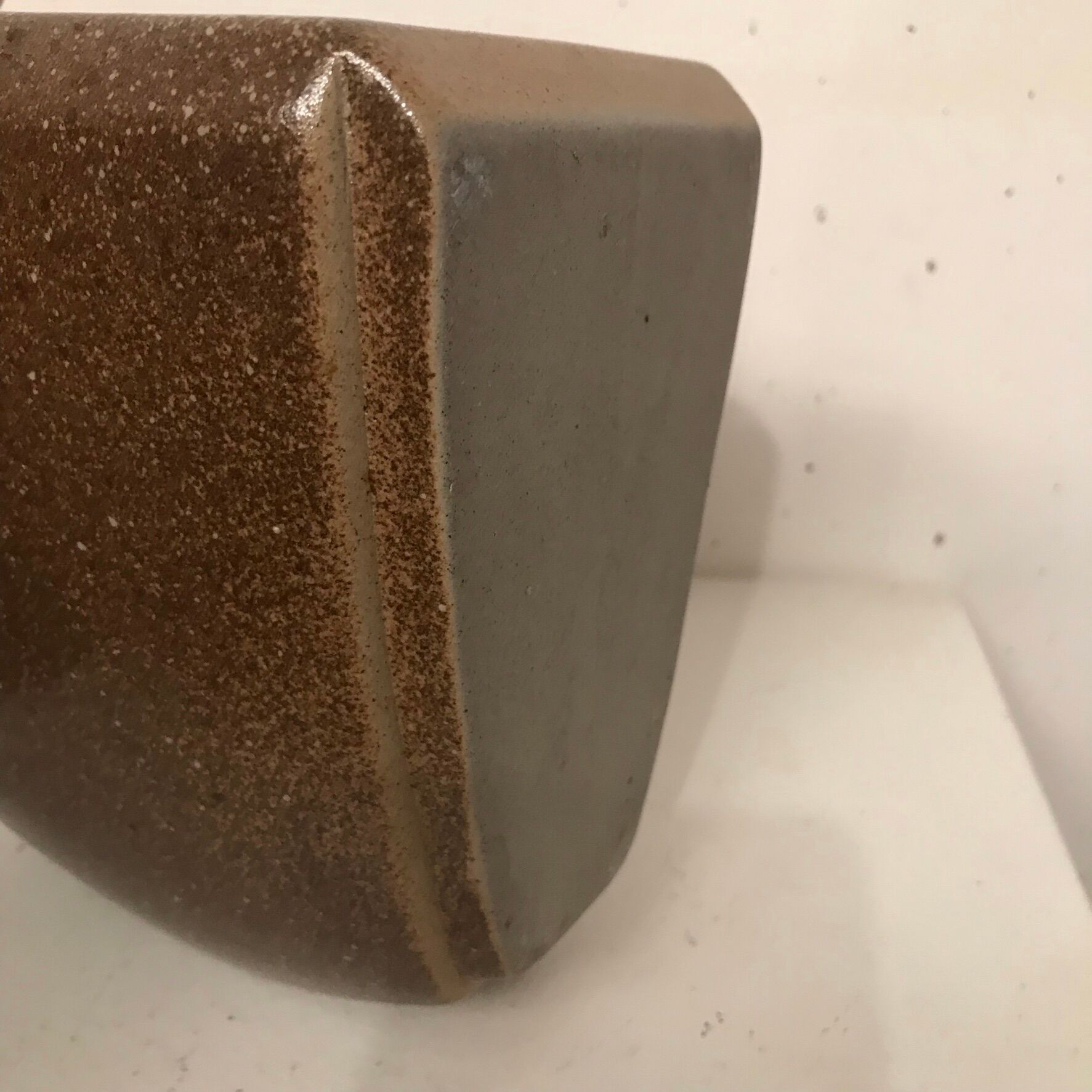 Vase en grès pyrité, la borne 1970