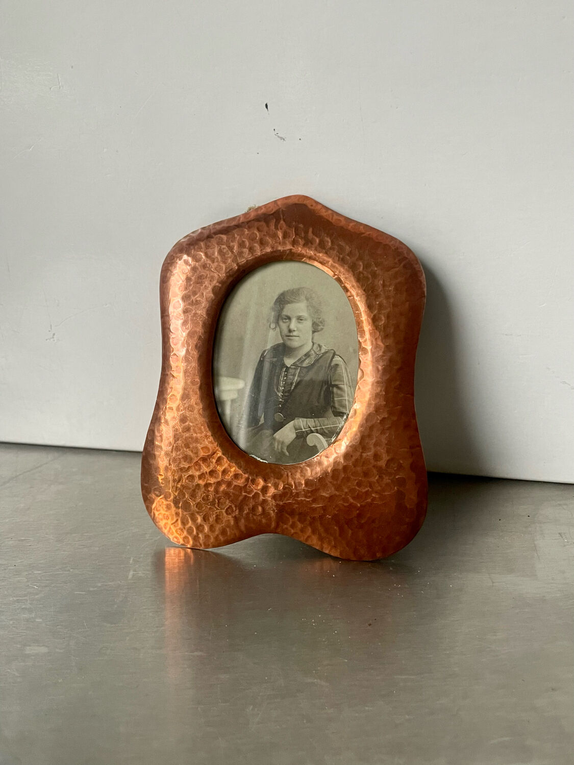 Photo frame in hammered copper