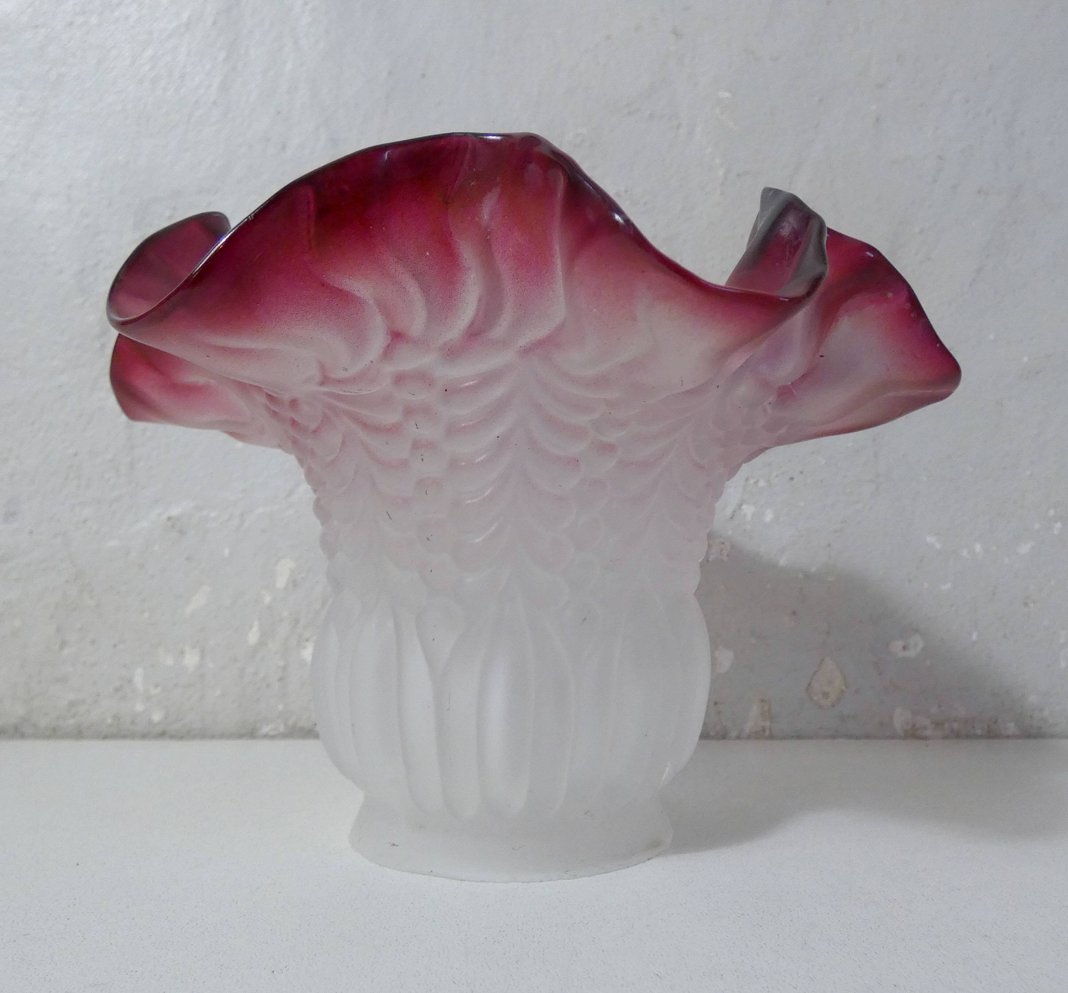 Ancienne tulipe en pate de verre rose
