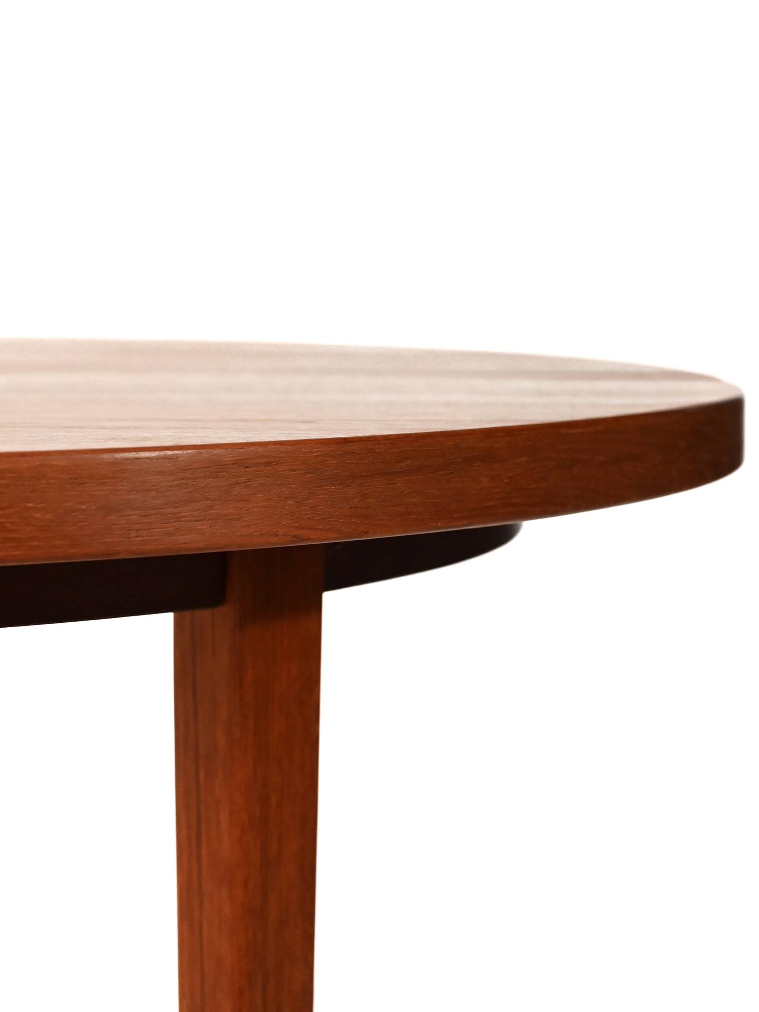 Table de salle à manger ronde scandinave des années 1960 en teck rayé