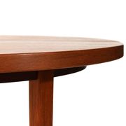 Table de salle à manger ronde scandinave des années 1960 en teck rayé