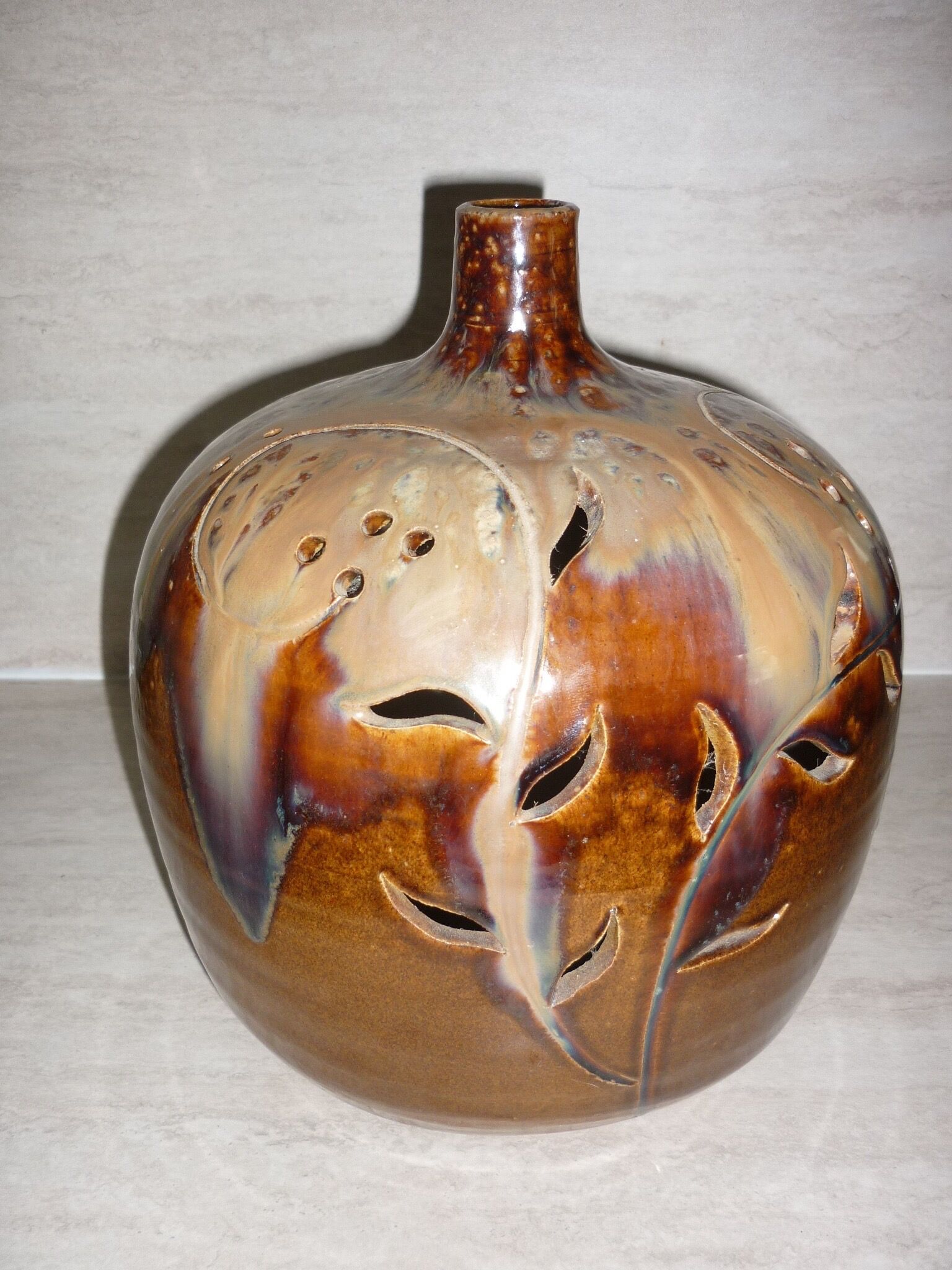 Vintage ceramic openwork ball lamp foot