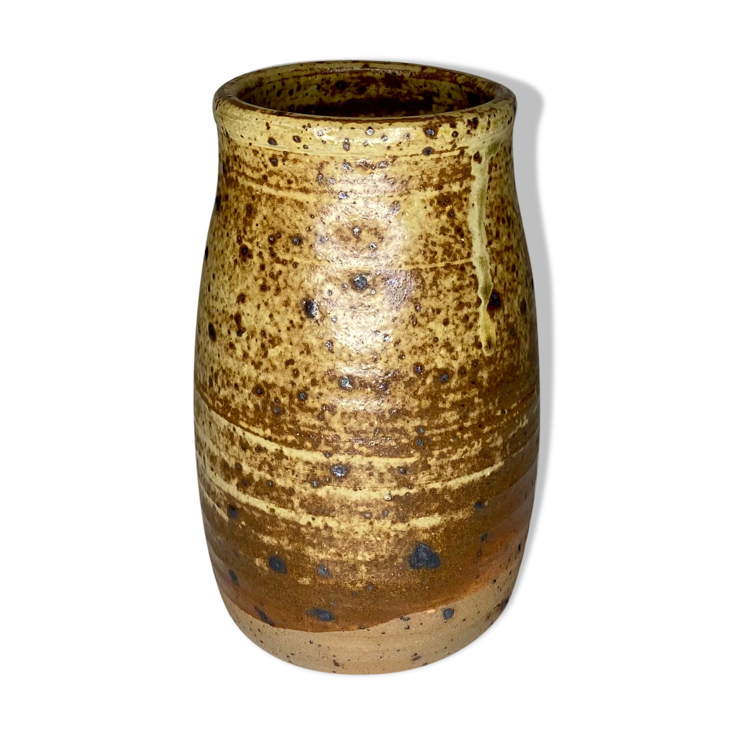 Small speckled sandstone pot