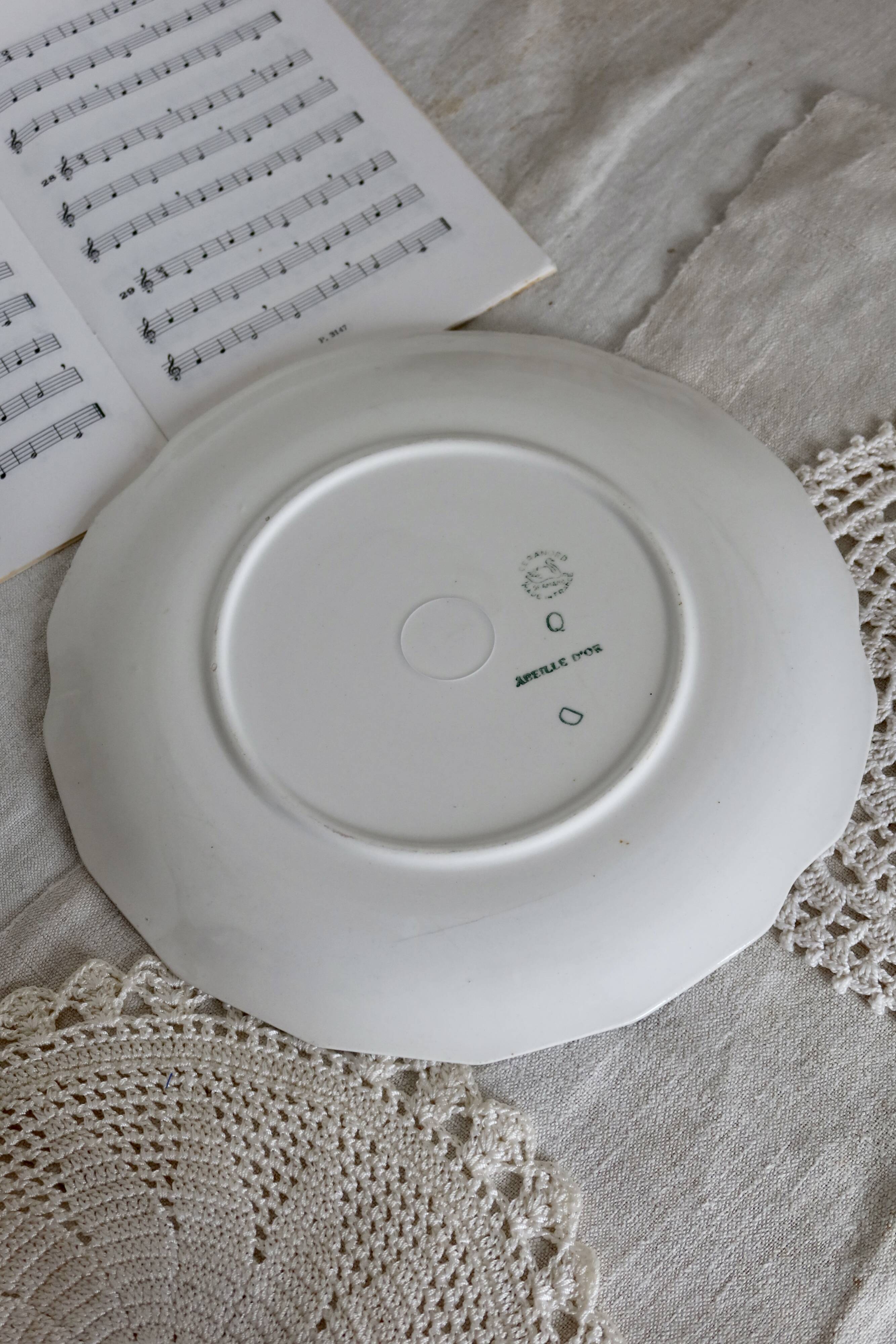 Vintage cake dish Céranox St Amand Abeille d'Or earthenware