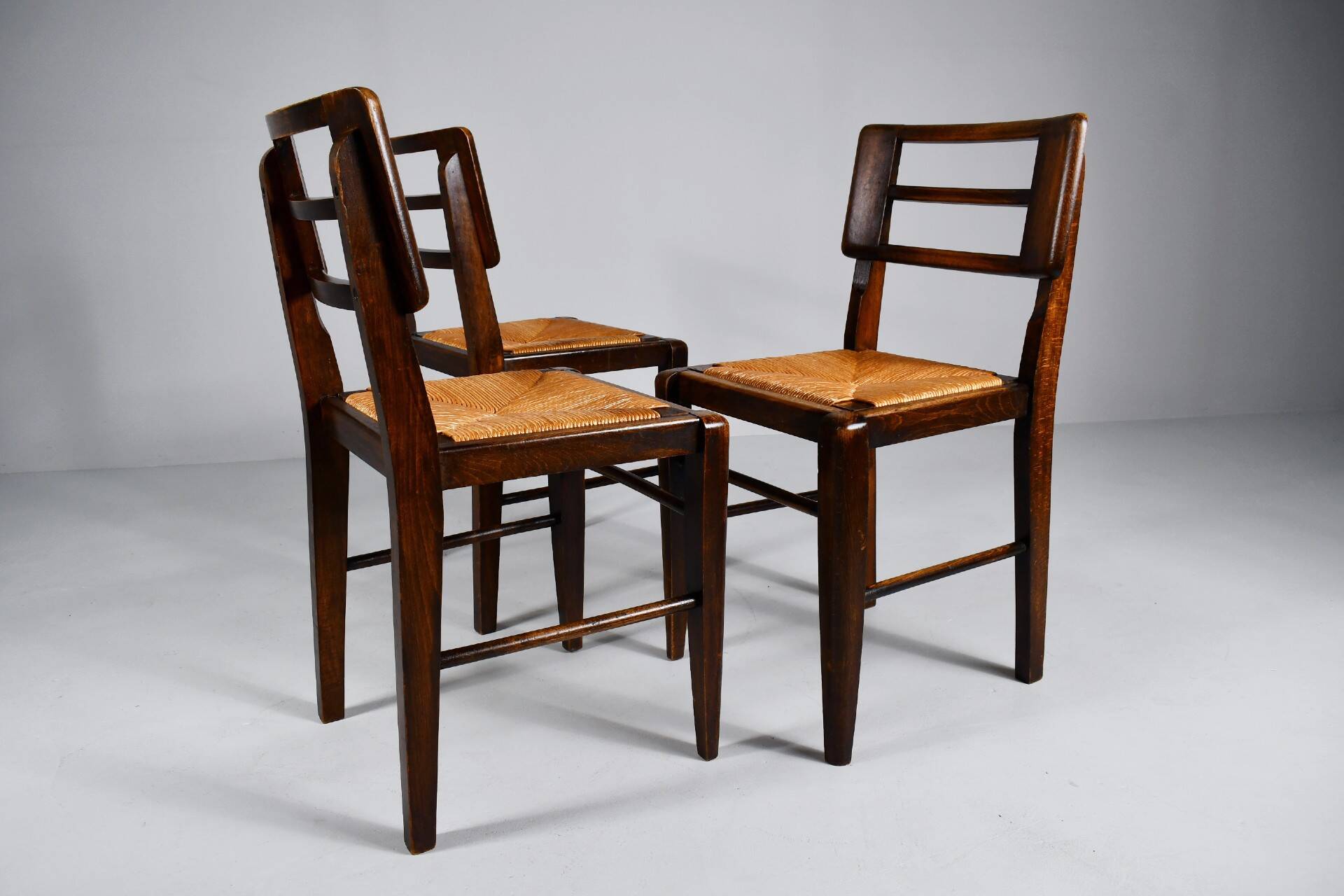 Suite de 3 chaises de Pierre Cruège datant des années 1950.