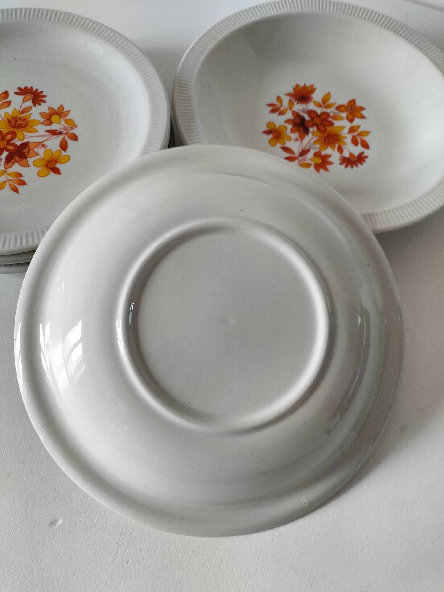 6 flower power plates from the 70s