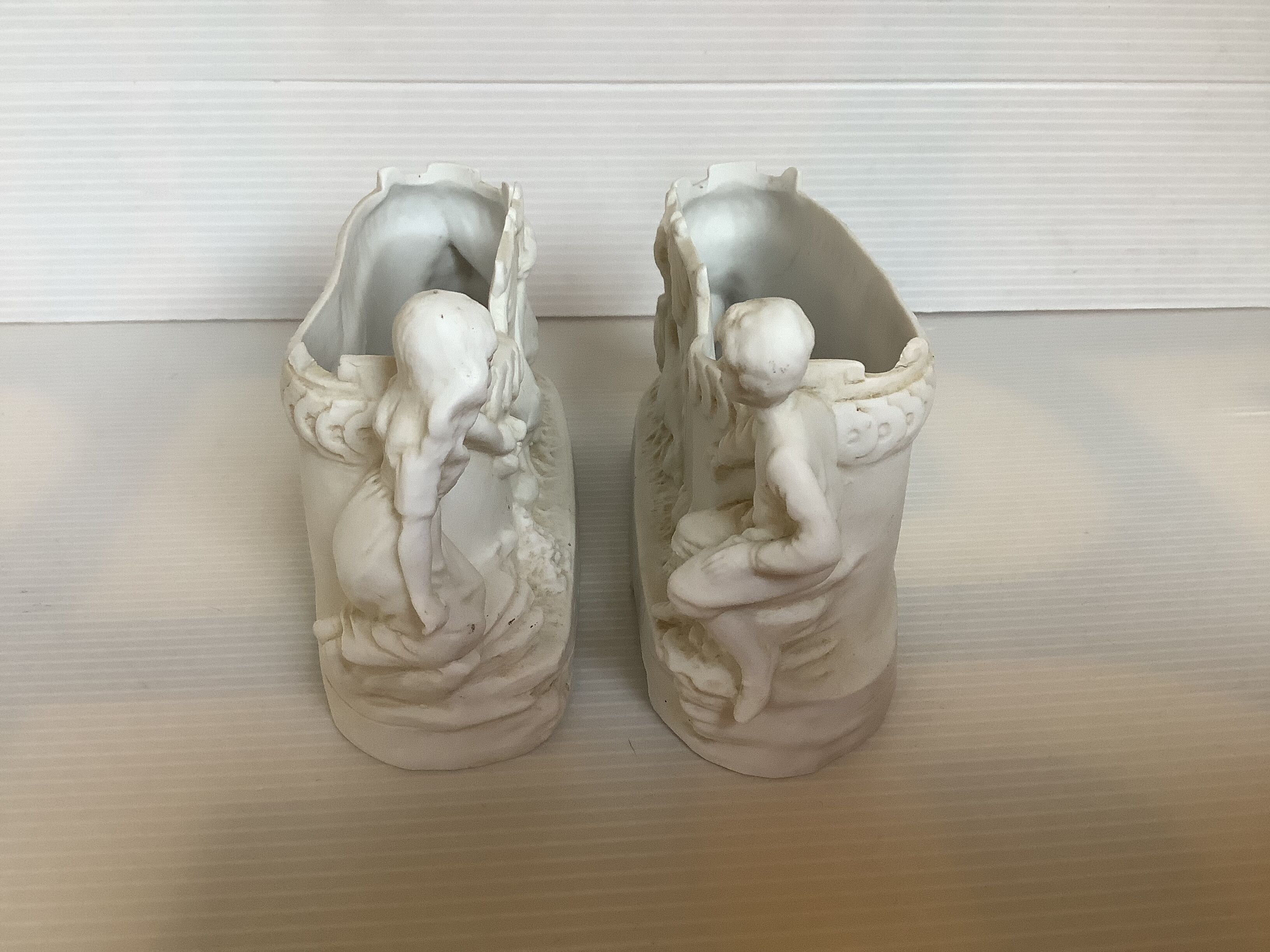 Pair old mini biscuit planters