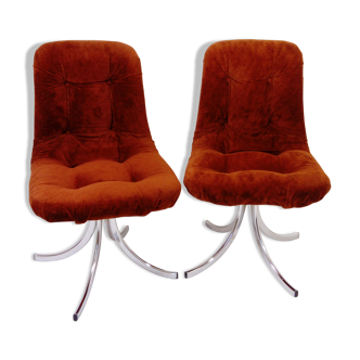 Paire de chaises pivotantes en velours rouge - 1970