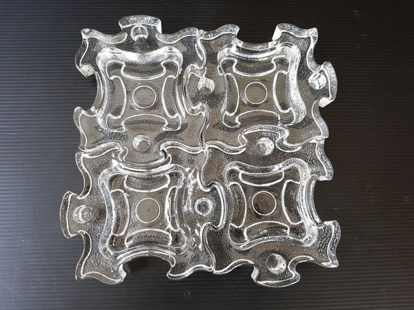 Suite de 4 cendriers bougeoirs puzzle en verre des années 70