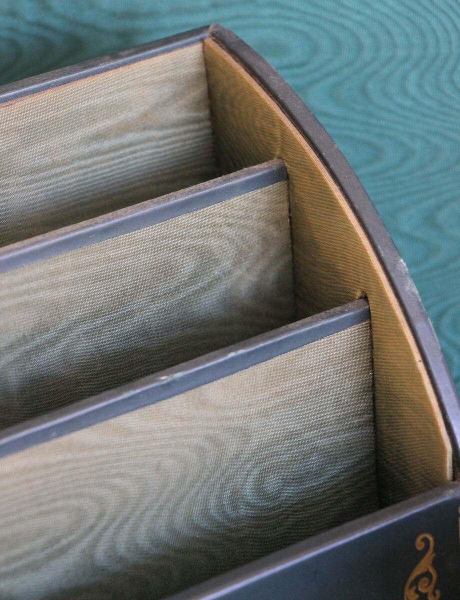 Le Tanneur leather office adornment