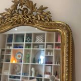 Miroir ancien de style Louis XVI, doré à la feuille
