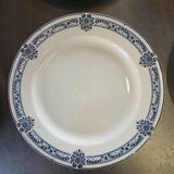 14 mismatched flat plates Terre de fer