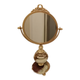 Old psyche mirror to pose