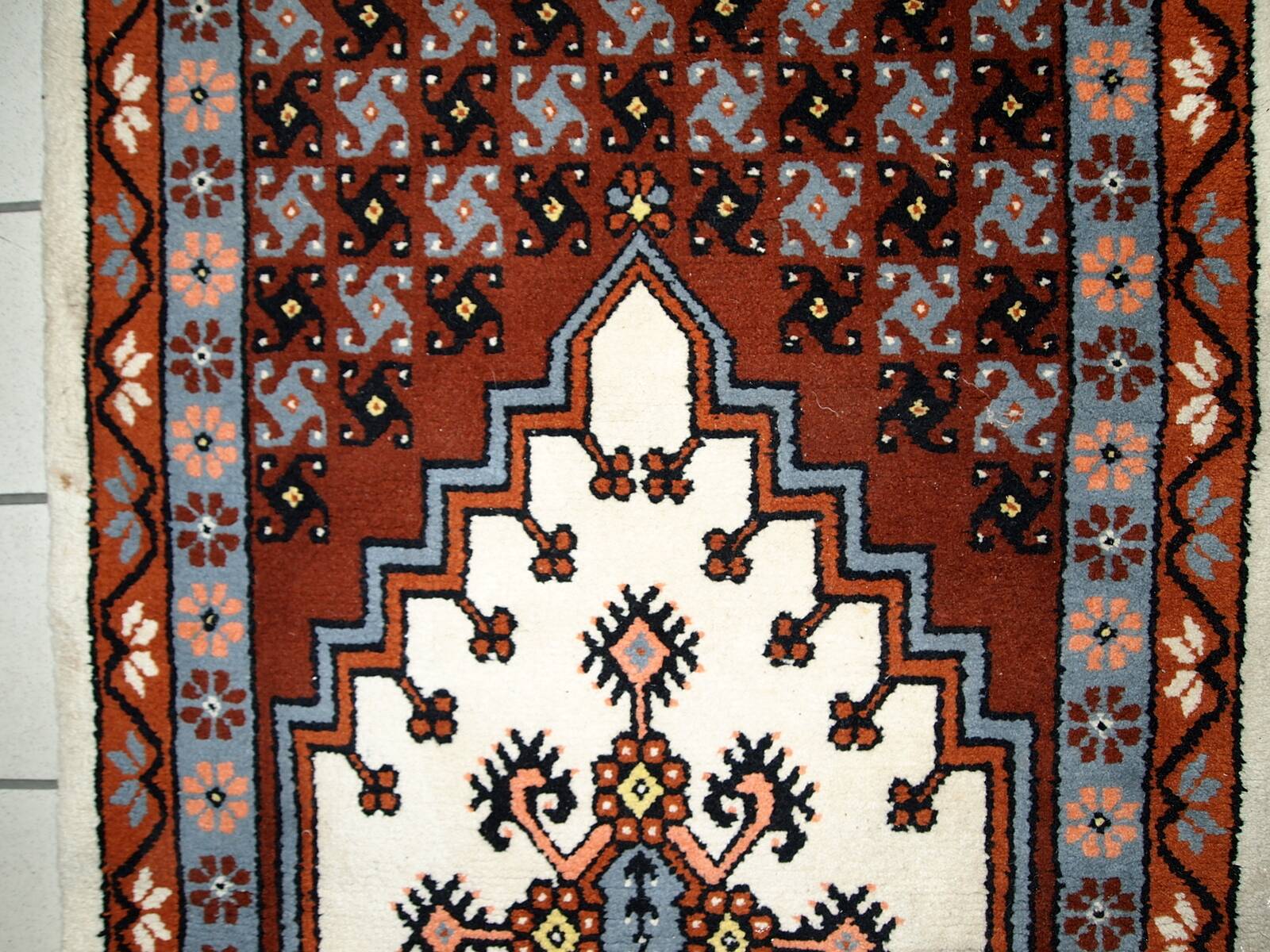 Tapis vintage fait main Berbère en laine bordeaux et blanc (81cm x 170cm)