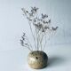 Vase pique flowers in sandstone