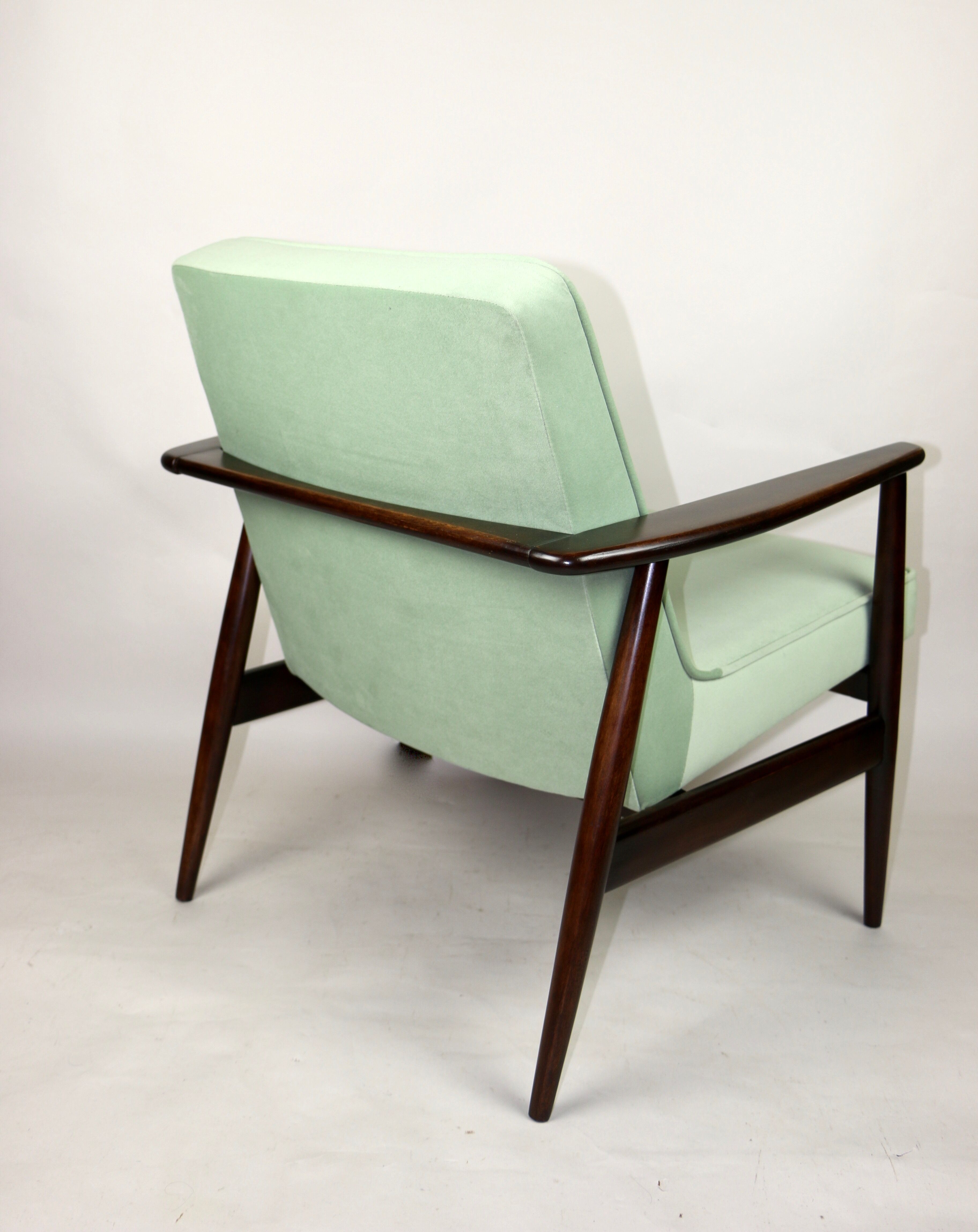 Chaise longue vintage vert clair GFM63 par J.Kedziorek, années 1970