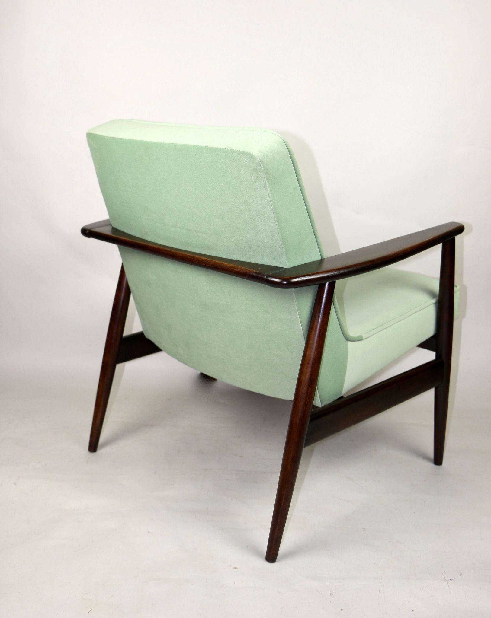 Chaise longue vintage vert clair GFM63 par J.Kedziorek, années 1970