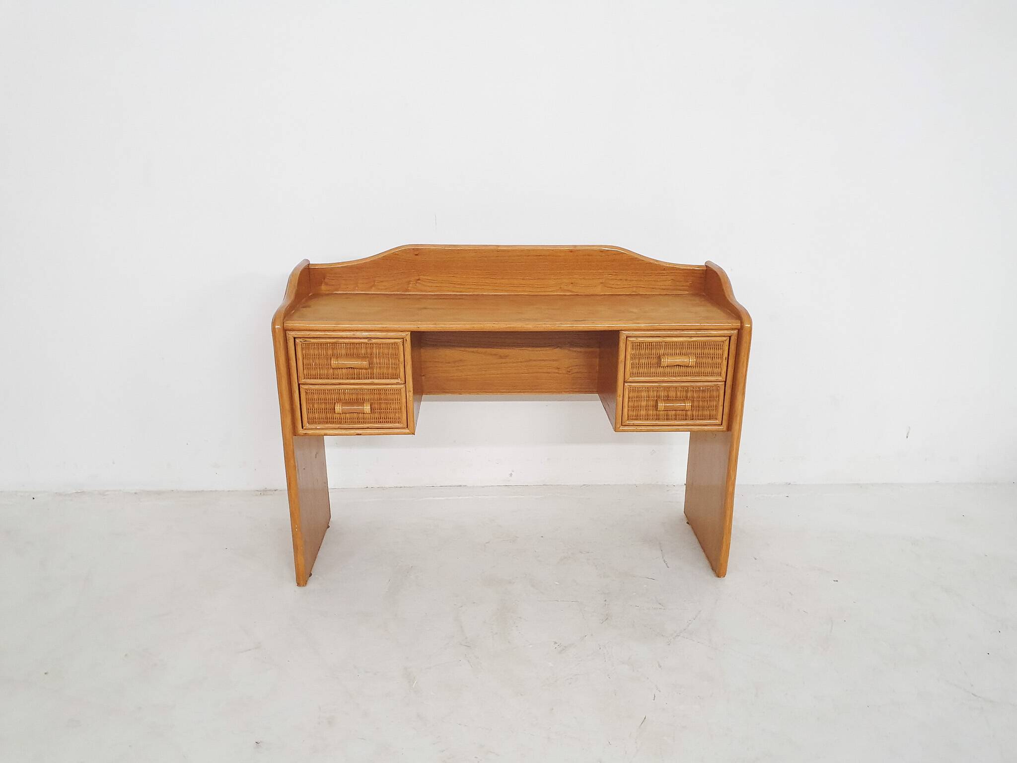 Coiffeuse ou bureau en rotin des années 70, Pays-Bas
