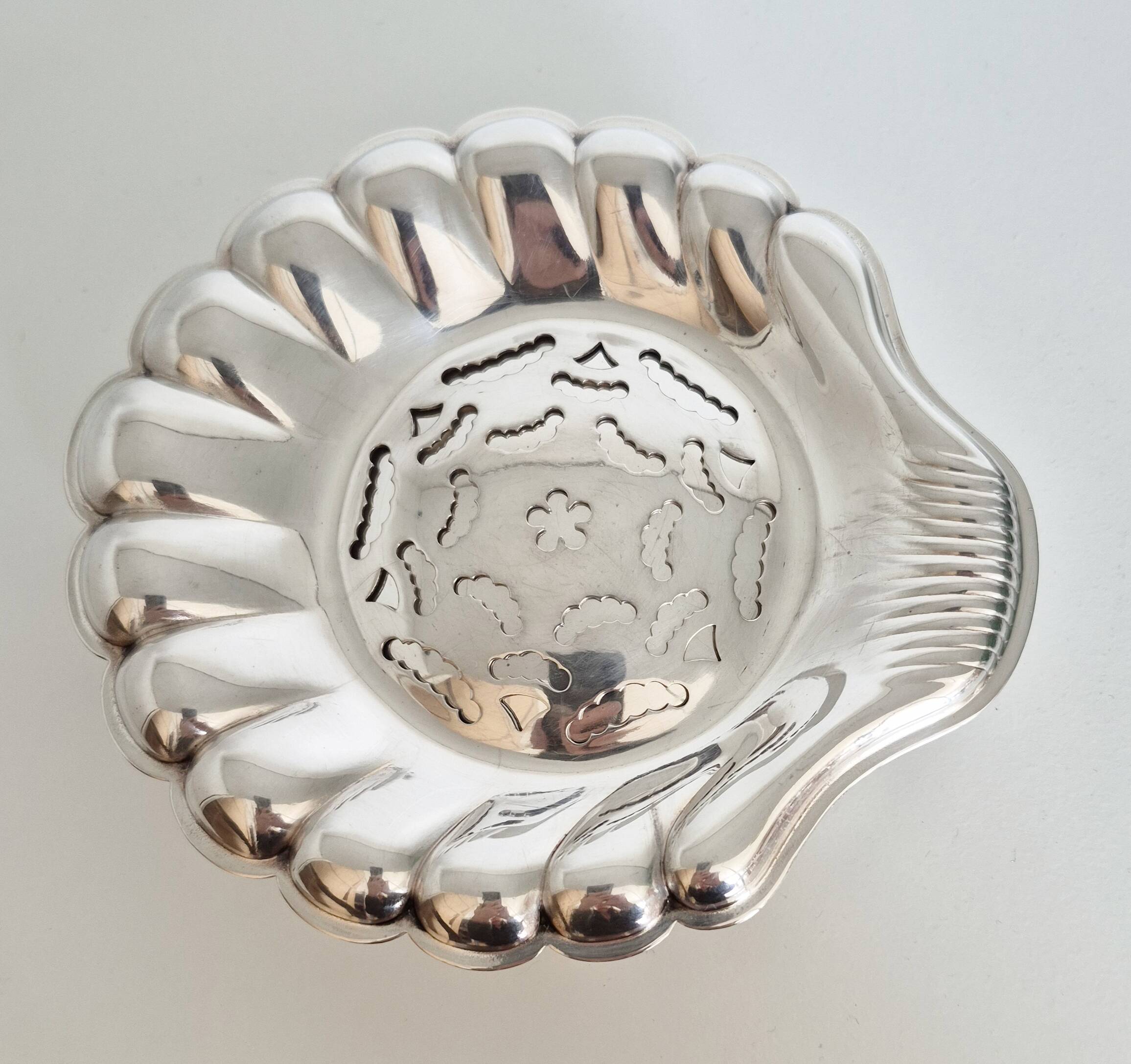 Silver scallop shell butter dish