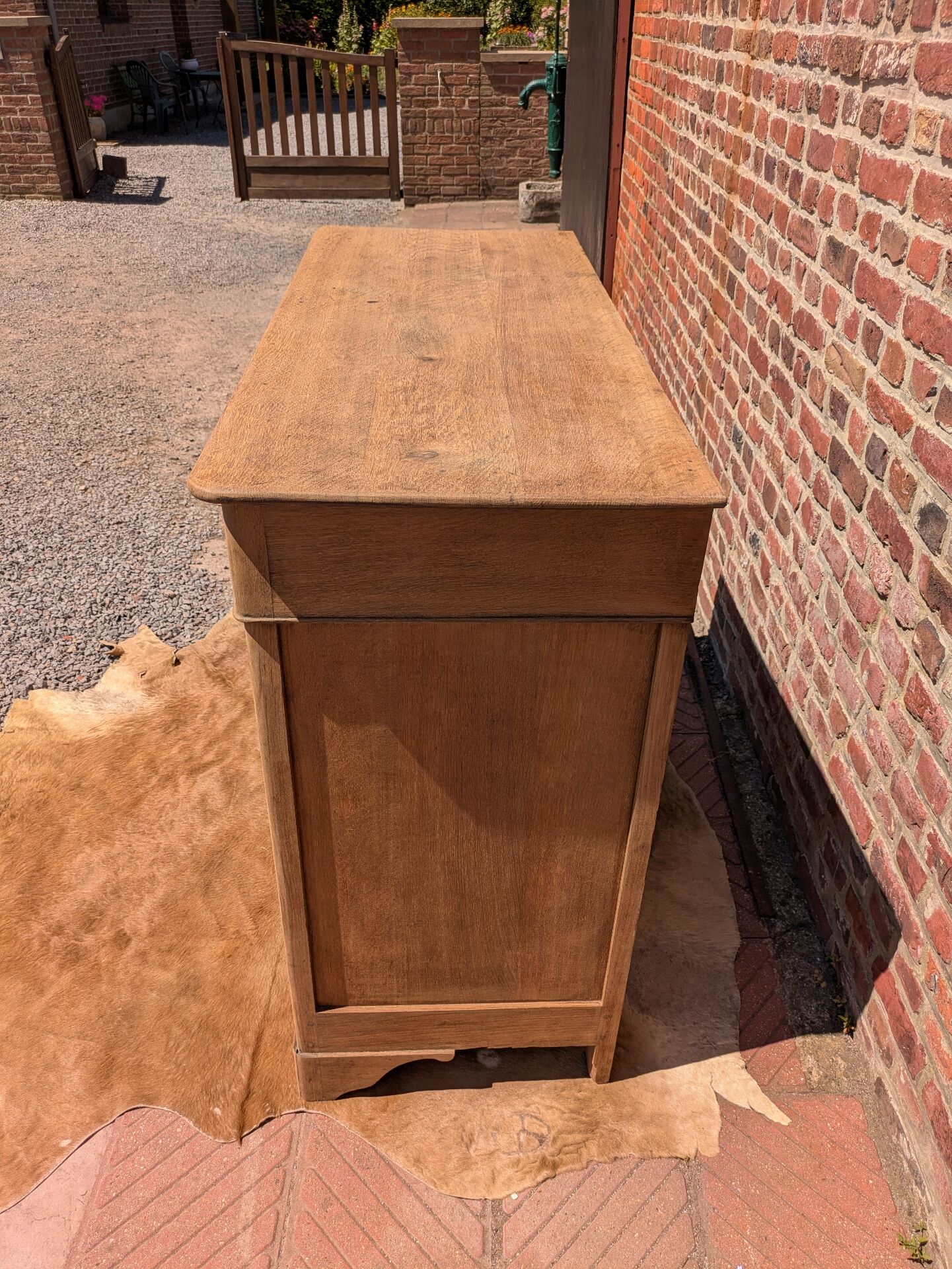 Oak chest of drawers