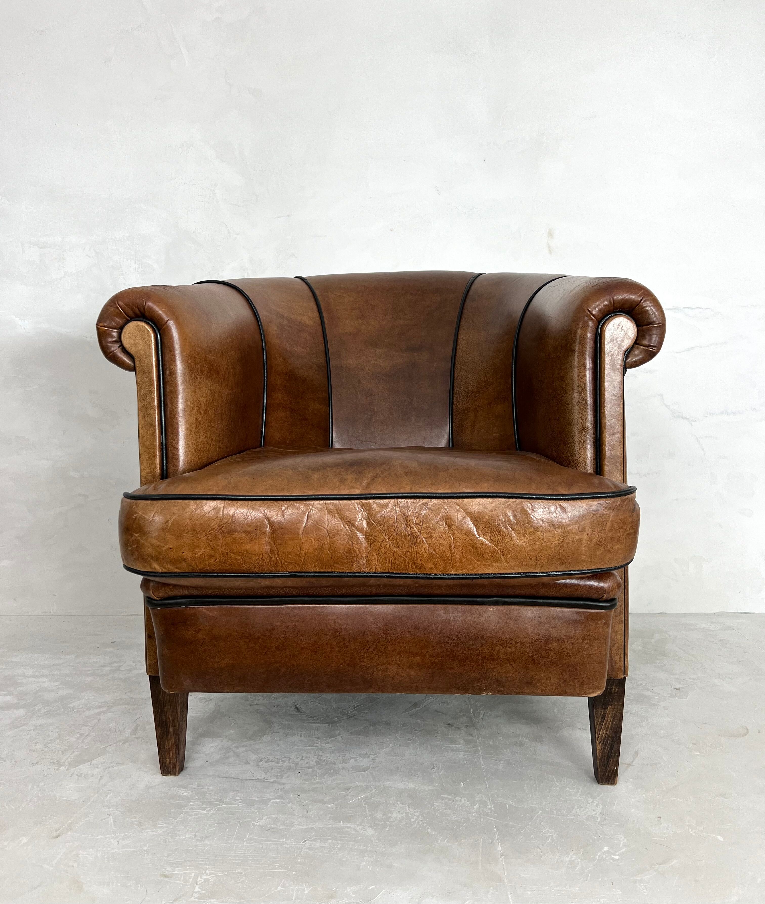 Clubchair sheep’s leather