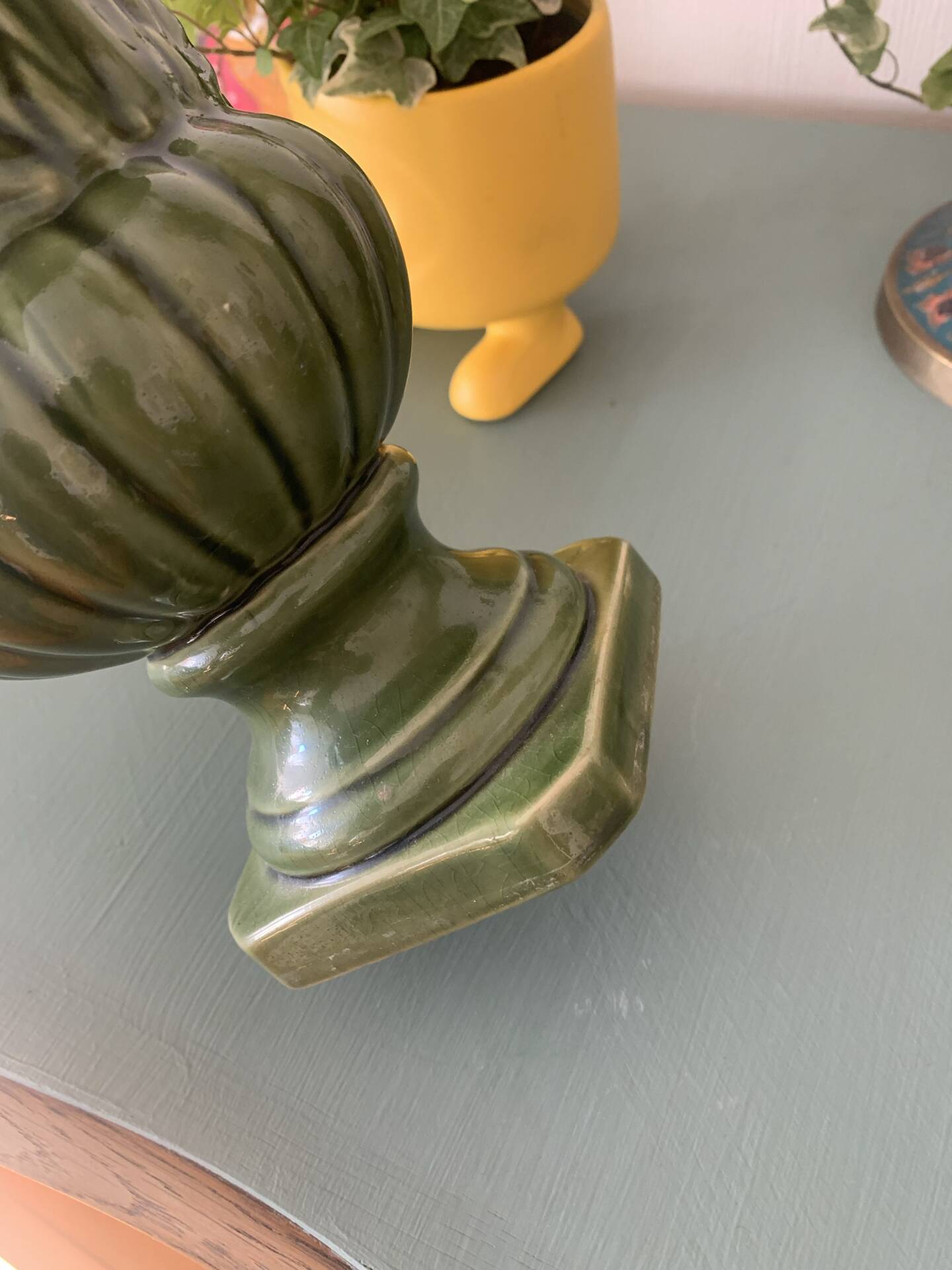 Vase Médicis, cache-pot vintage en céramique vert olive