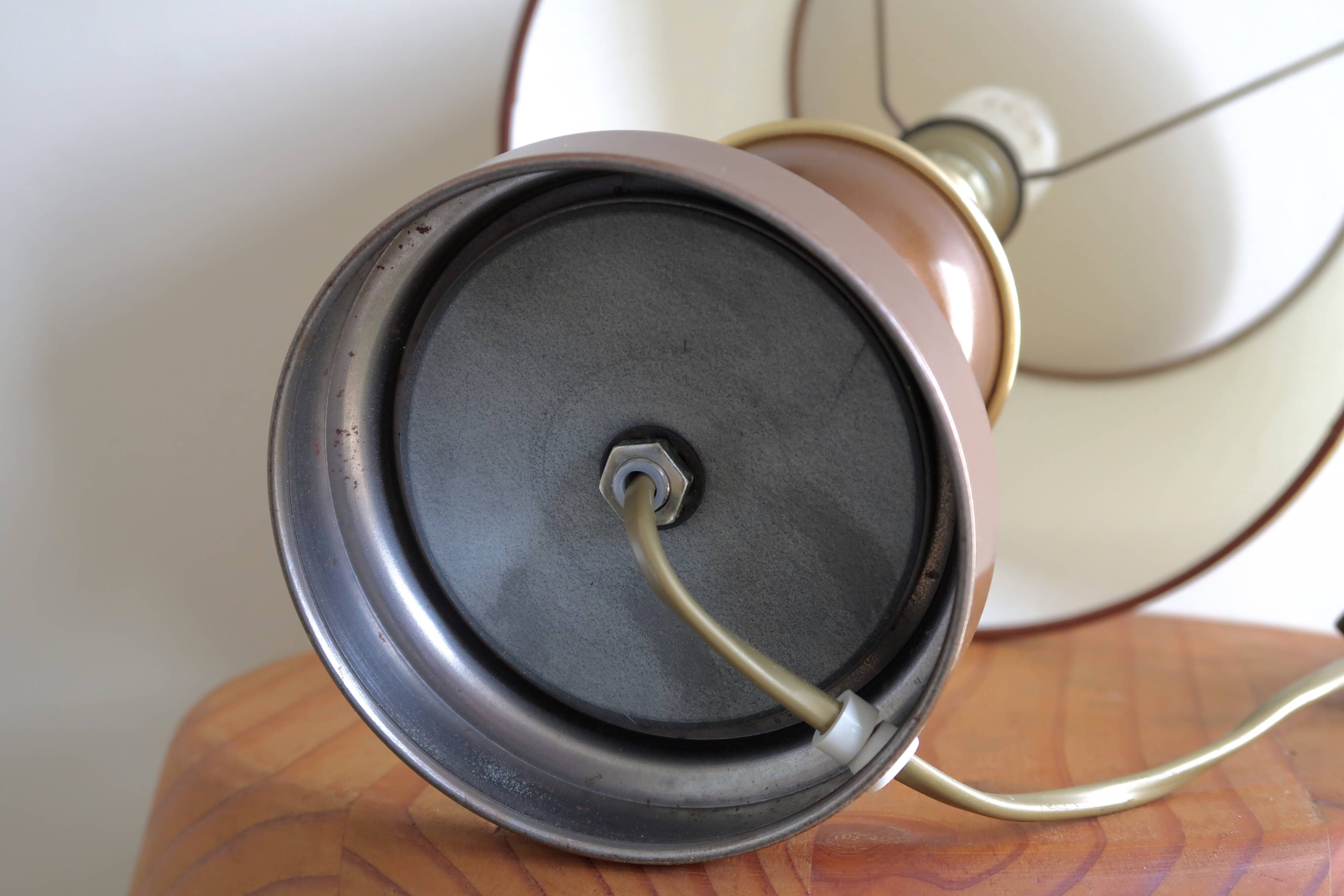 Lampe marron et dorée en métal, abat jour beige, années 70