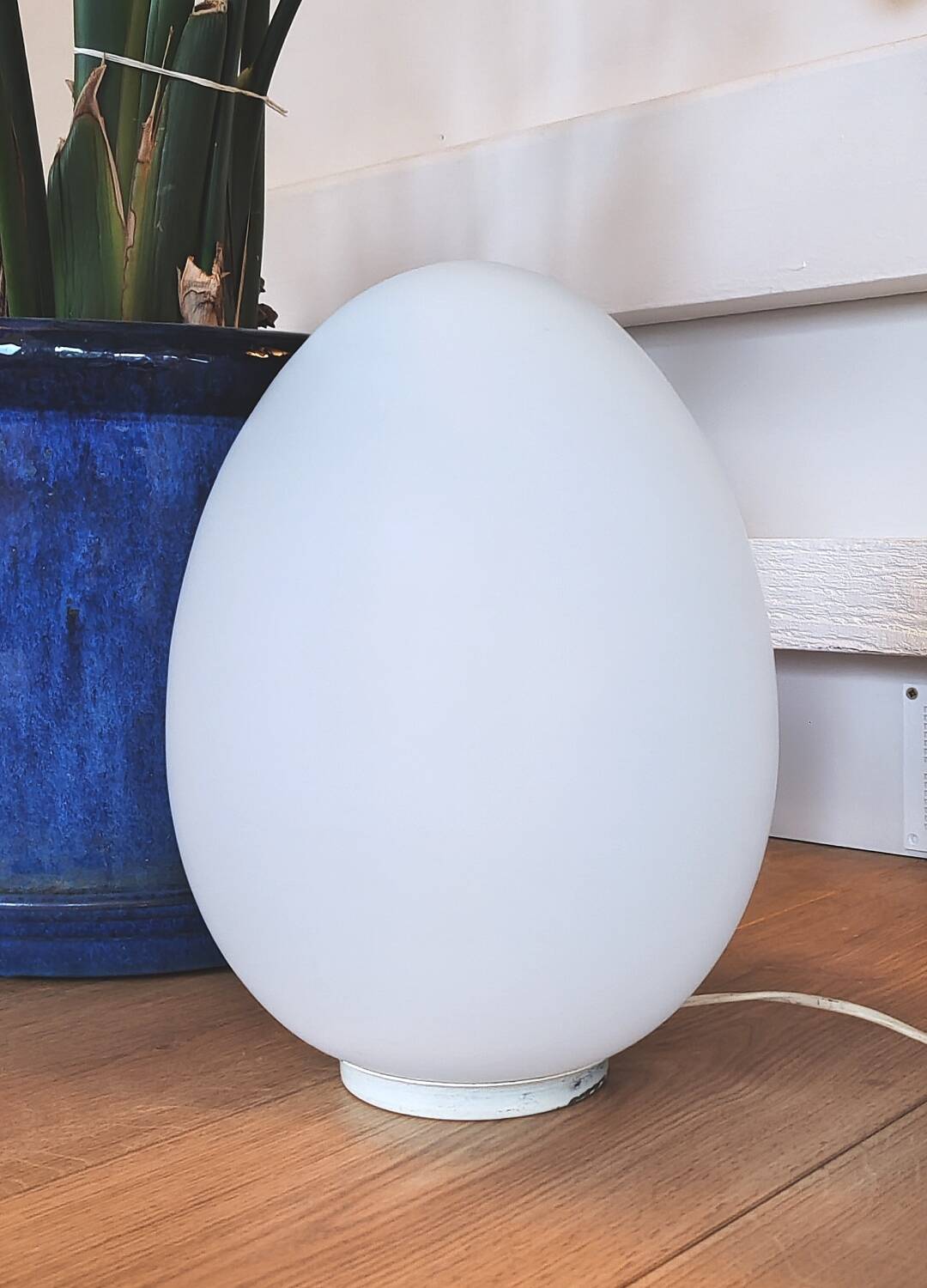 Lampe année 70 oeuf opaline