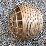 Pendant light with spherical lampshade in woven bamboo