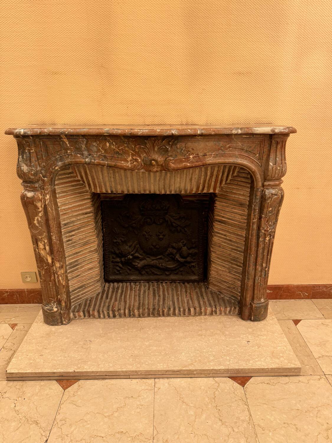 Cheminée en marbre Louis XV