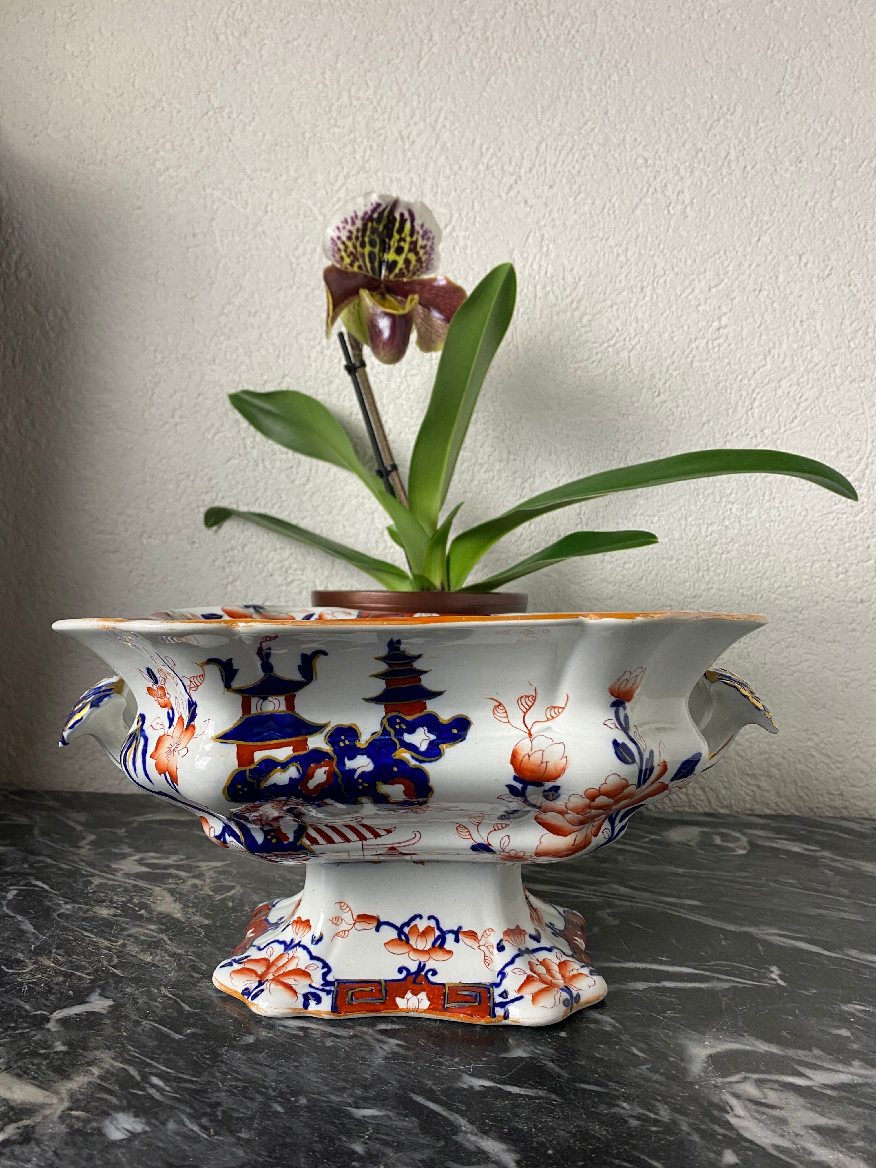 Old Imari cup stamped "Mason" in iron earth