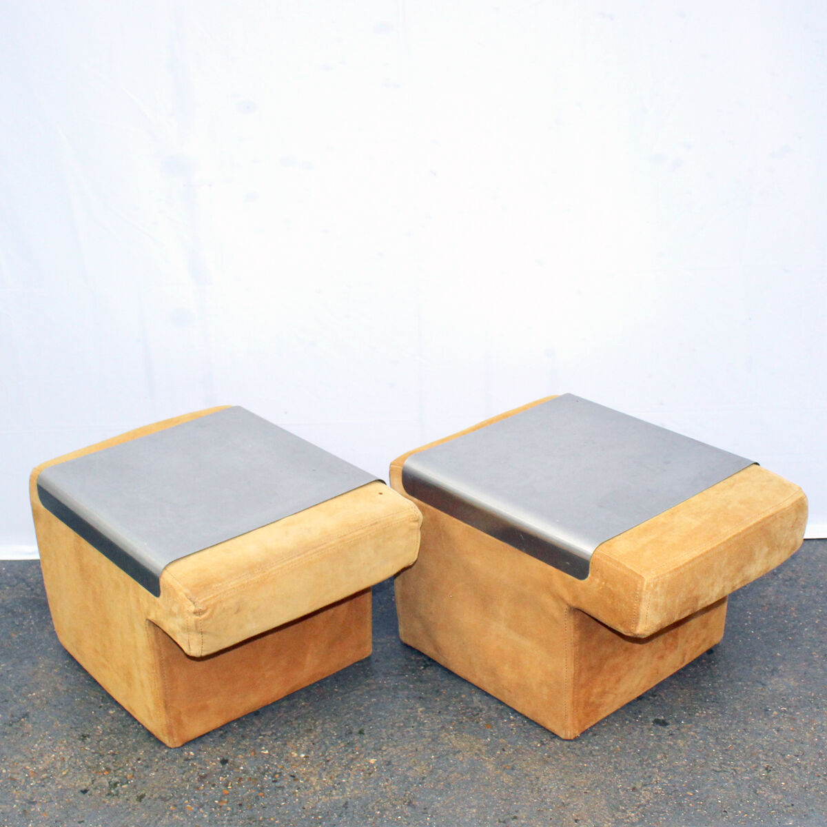 Pair of sofa deer and stainless steel tips