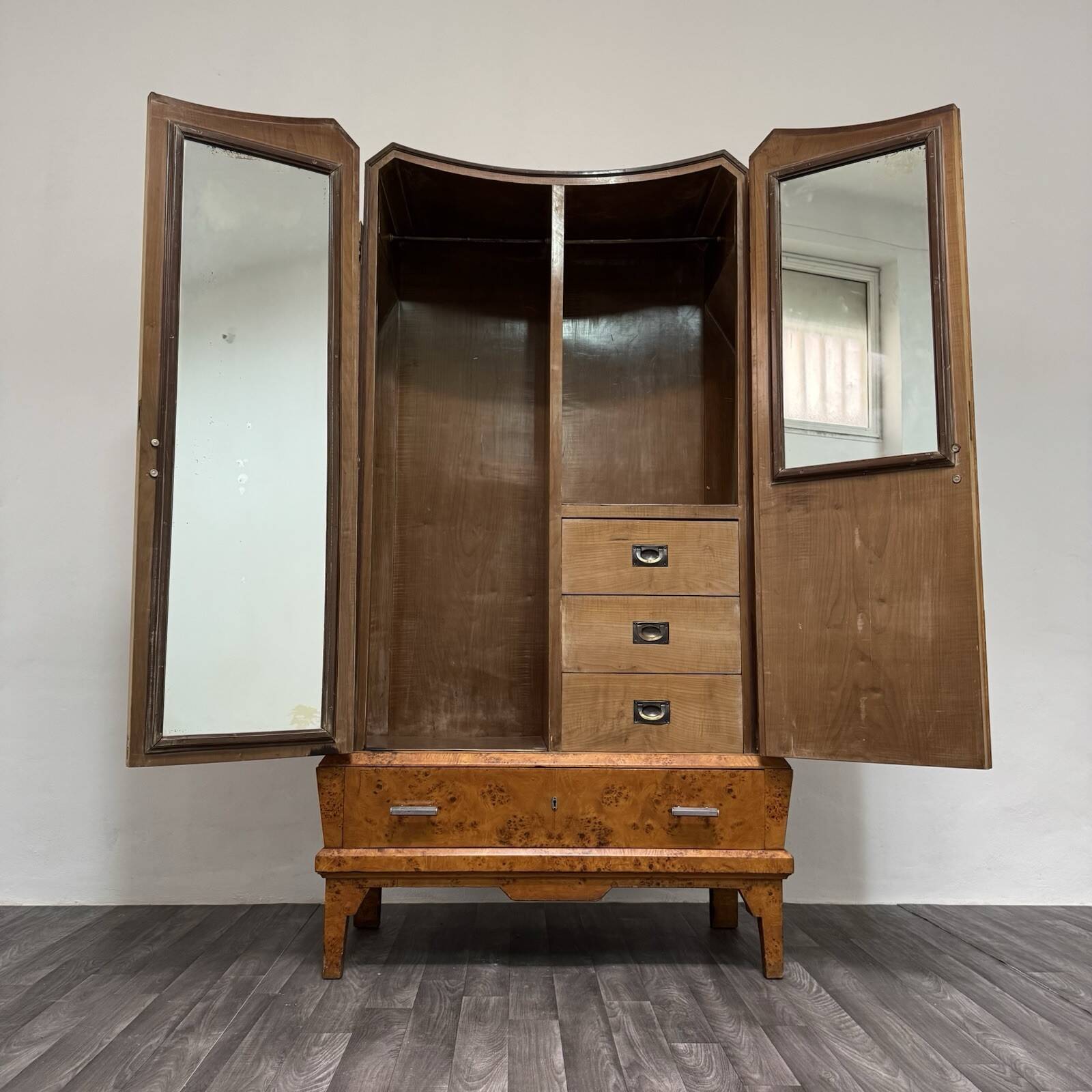 Cubist Art Deco wardrobe in burl 1940s modernist design