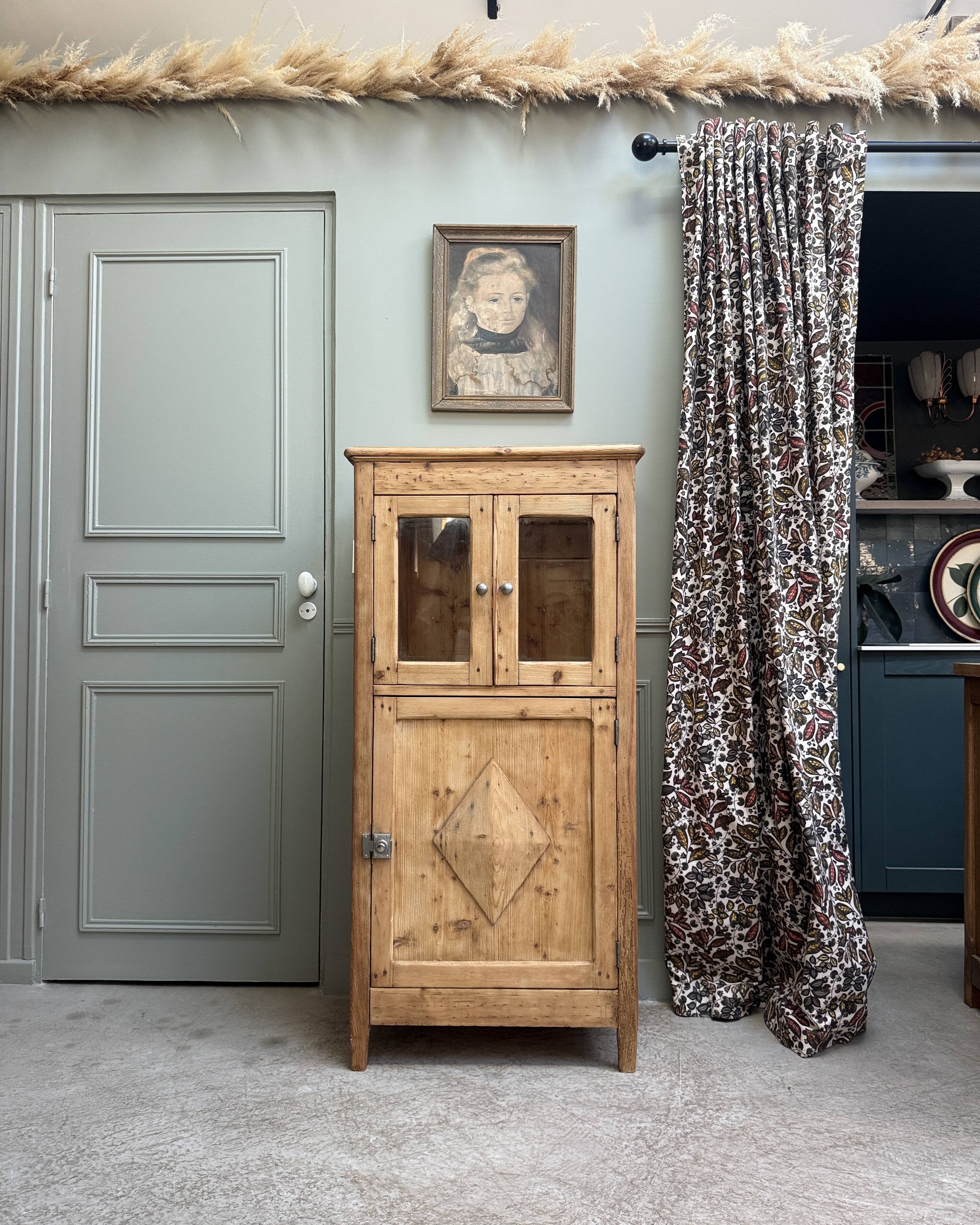 Small vintage dresser chic country (renovated)