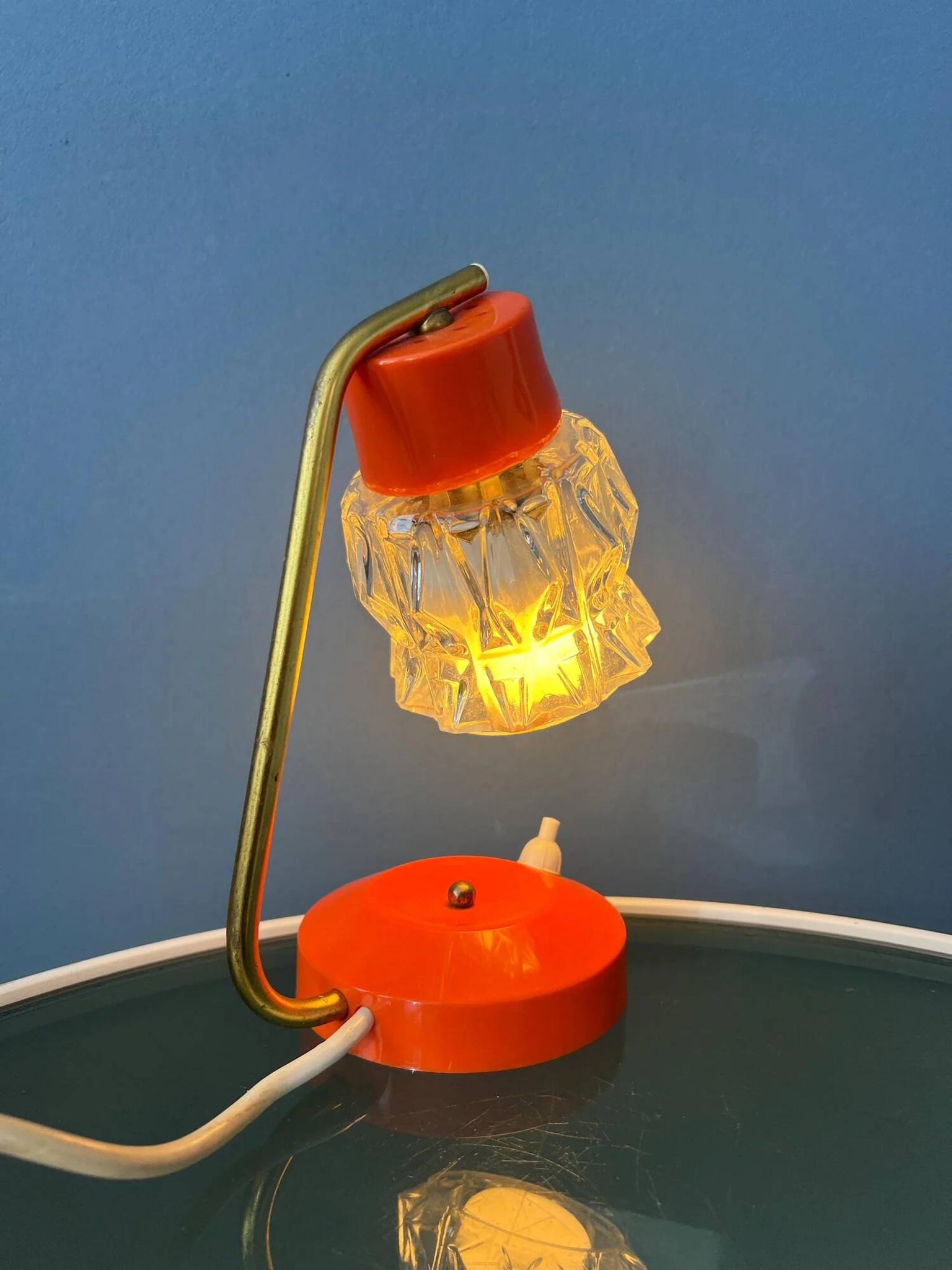 Lampe de bureau orange avec abat-jour en cristal transparent
